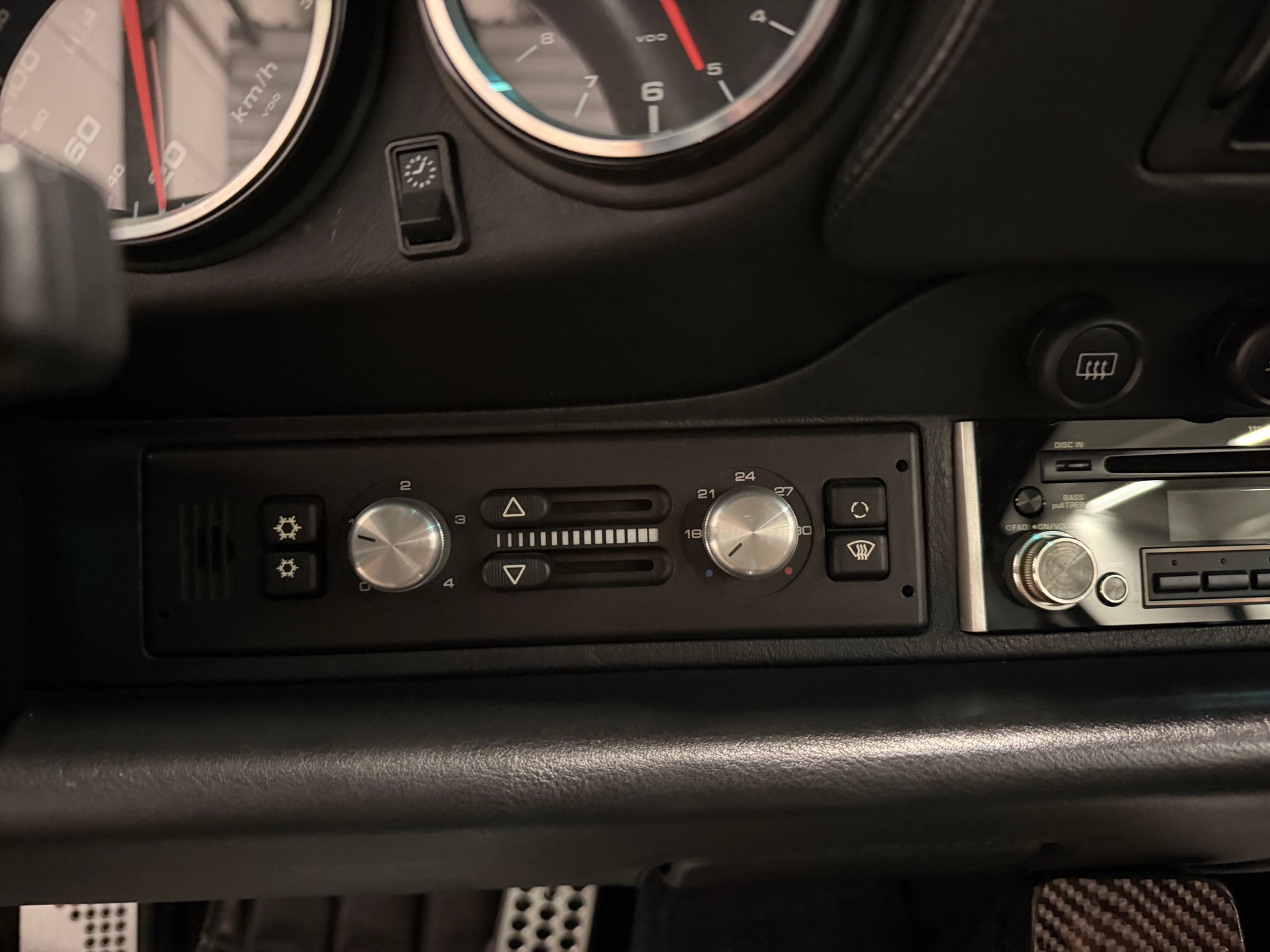 PORSCHE 911 Turbo-image-29