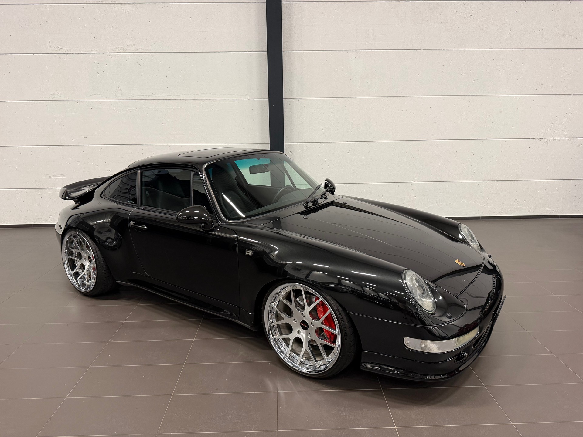 PORSCHE 911 Turbo-showroom-element-1