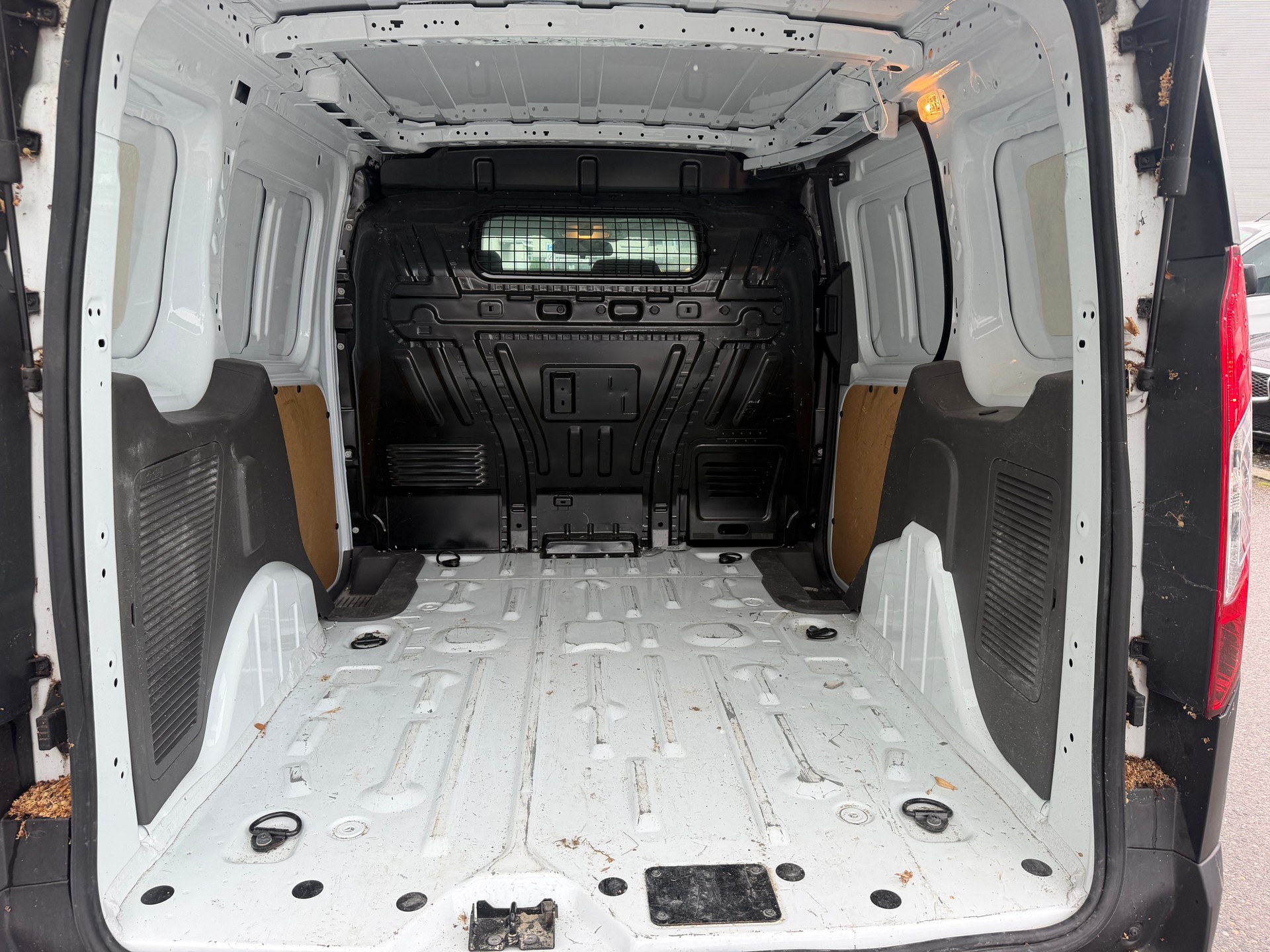 FORD Transit Connect Van T200 1.0 EcoBoost Ambiente-image-8