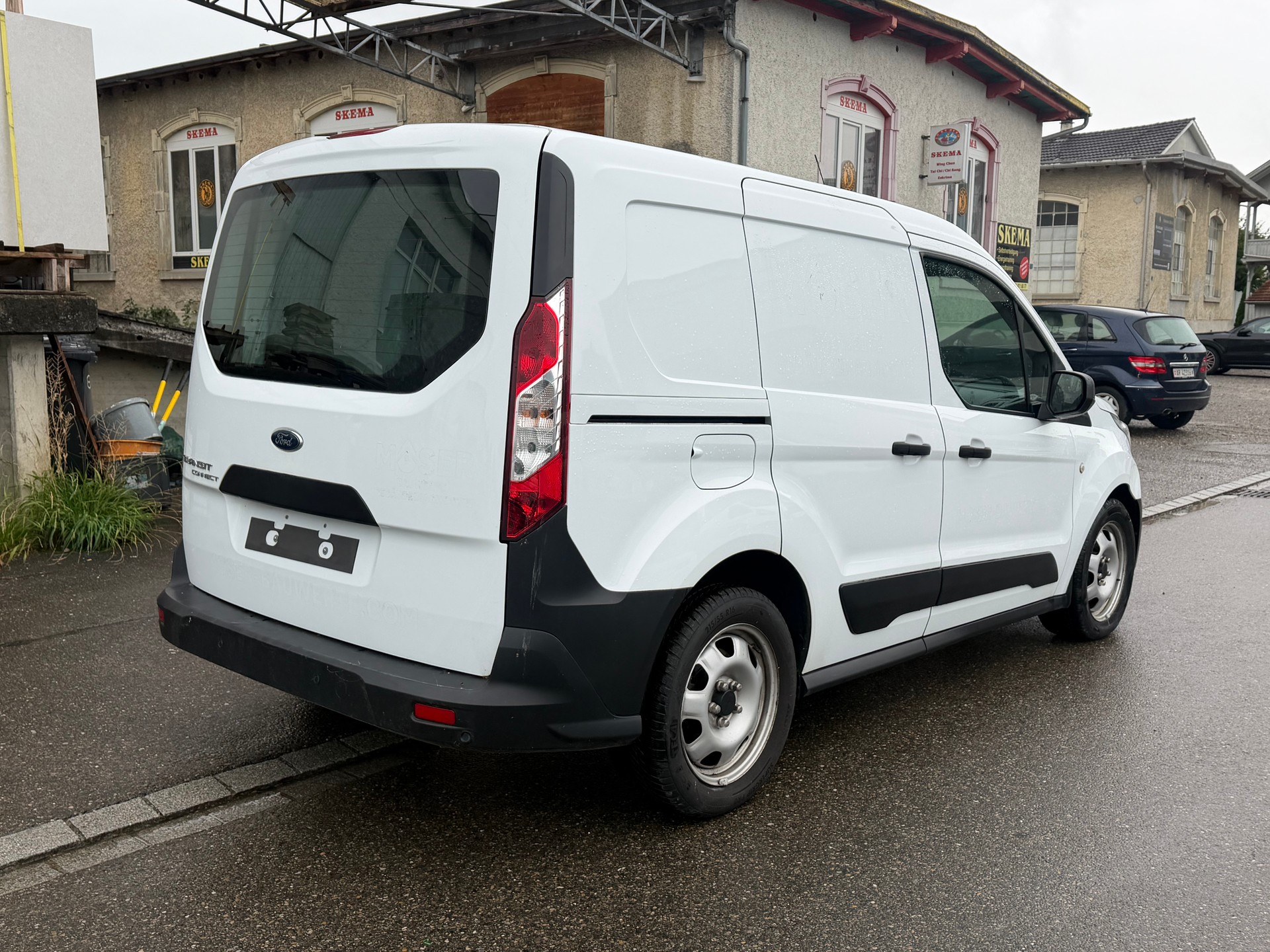 FORD Transit Connect Van T200 1.0 EcoBoost Ambiente-image-2