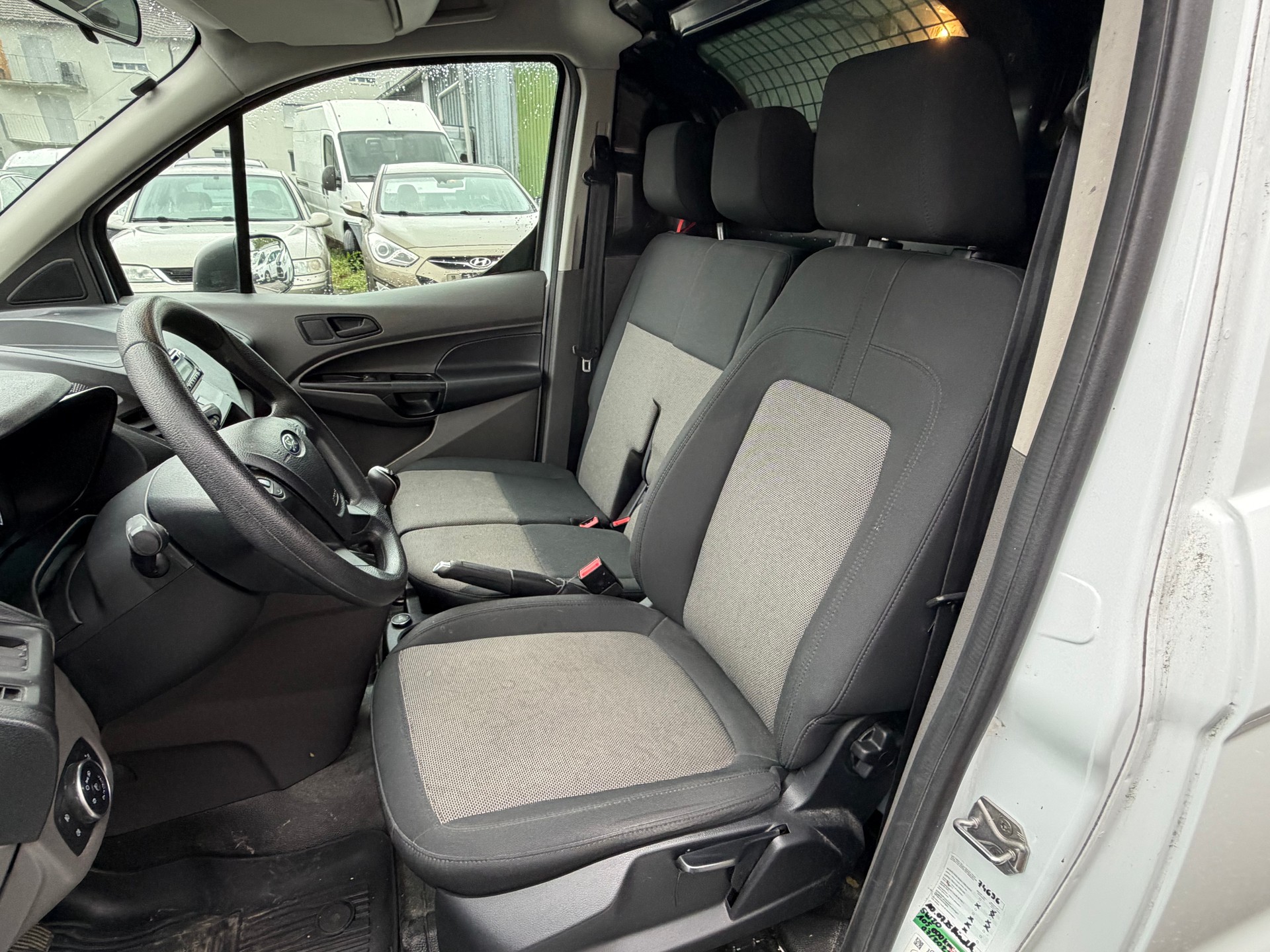 FORD Transit Connect Van T200 1.0 EcoBoost Ambiente-image-9