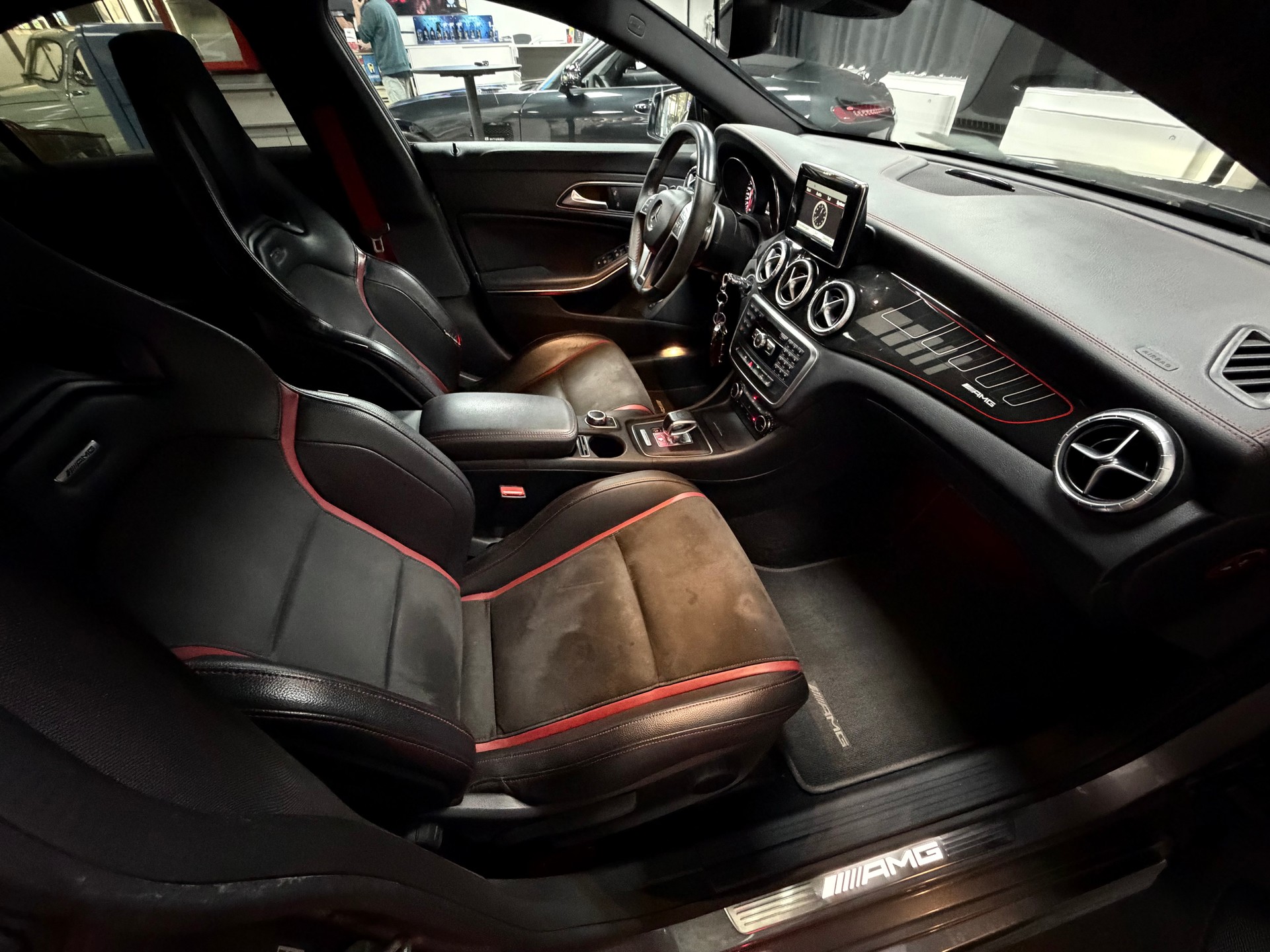 MERCEDES-BENZ CLA 45 AMG 4Matic Speedshift-Edition 1-image-24