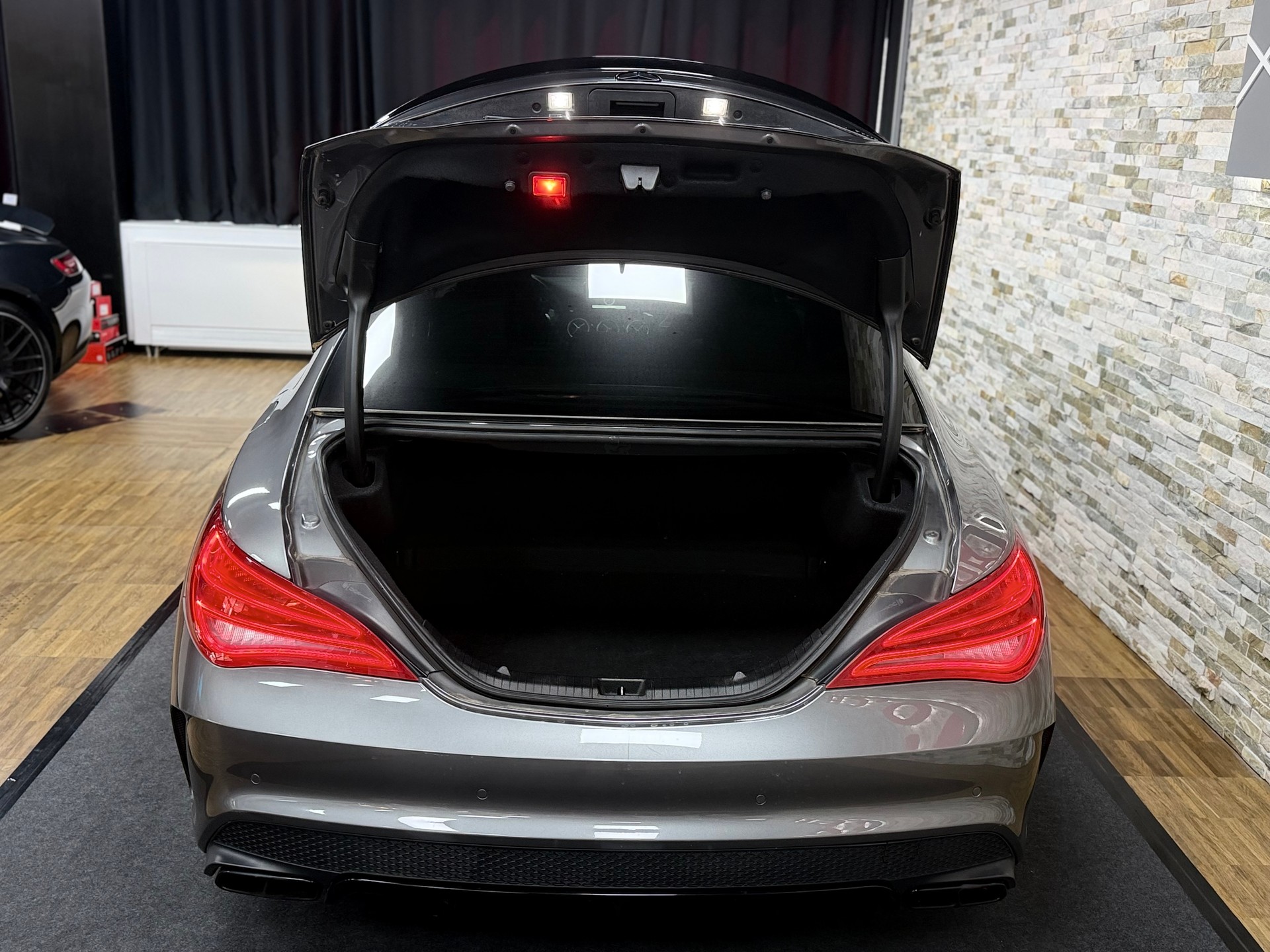 MERCEDES-BENZ CLA 45 AMG 4Matic Speedshift-Edition 1-image-23