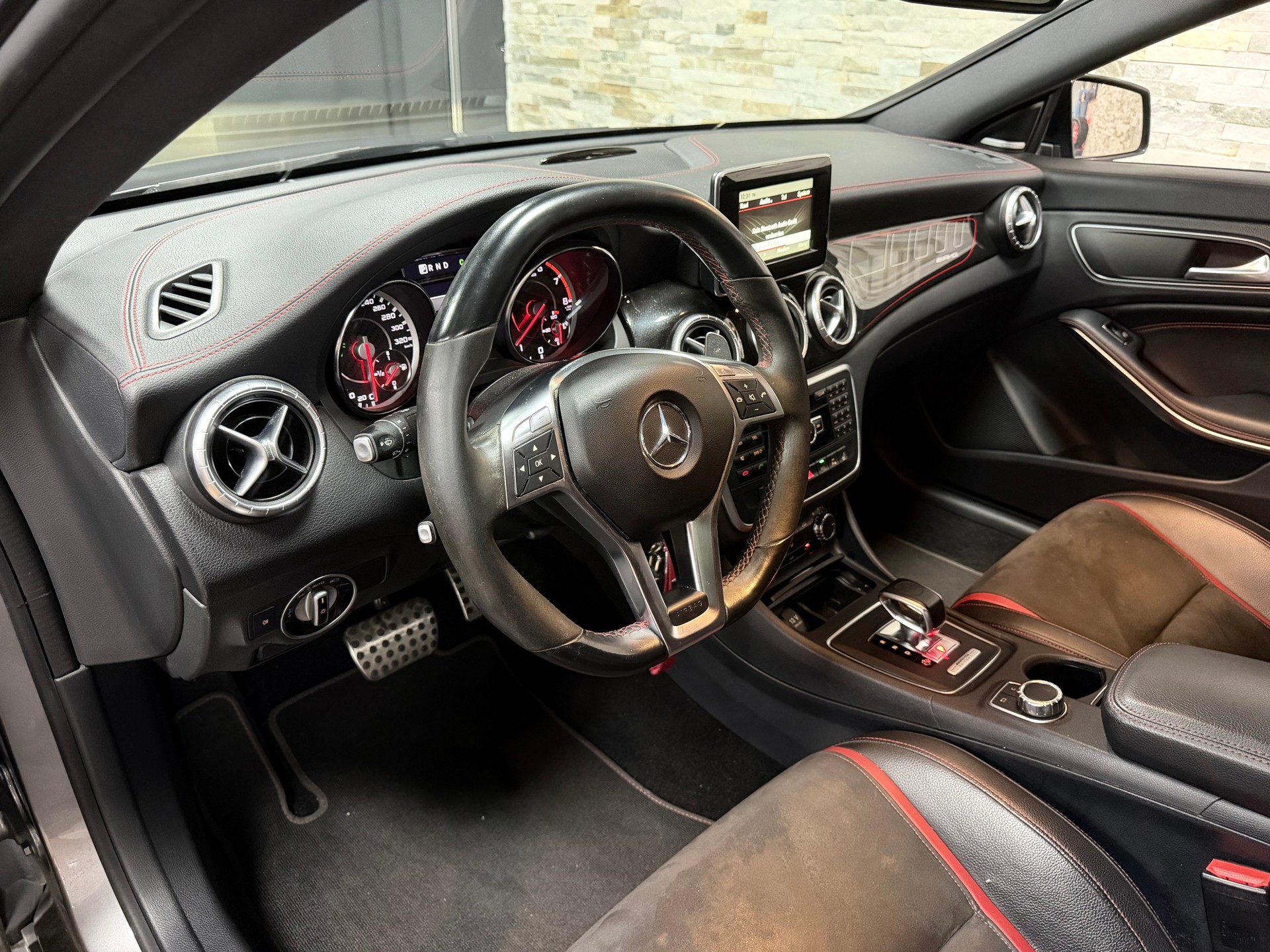MERCEDES-BENZ CLA 45 AMG 4Matic Speedshift-Edition 1-image-14