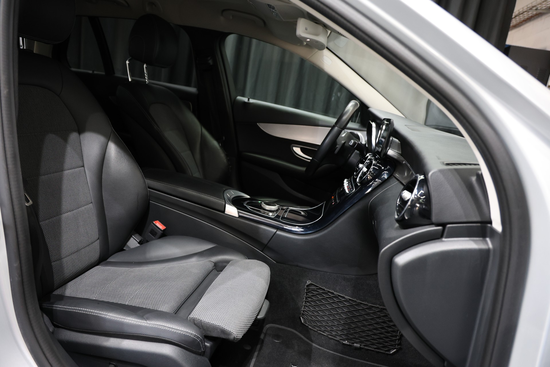 MERCEDES-BENZ C 200 BlueTEC-image-9