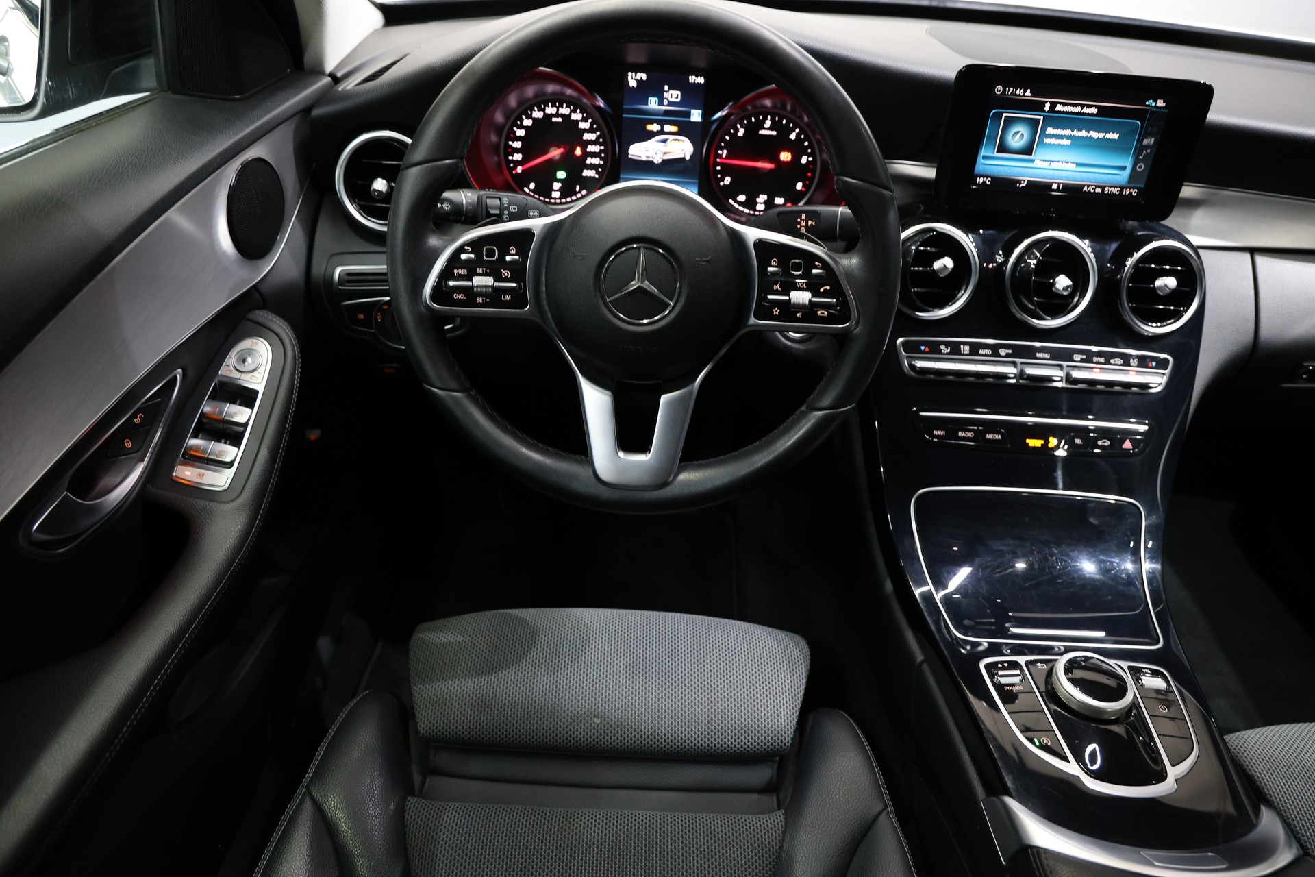 MERCEDES-BENZ C 200 BlueTEC-image-12