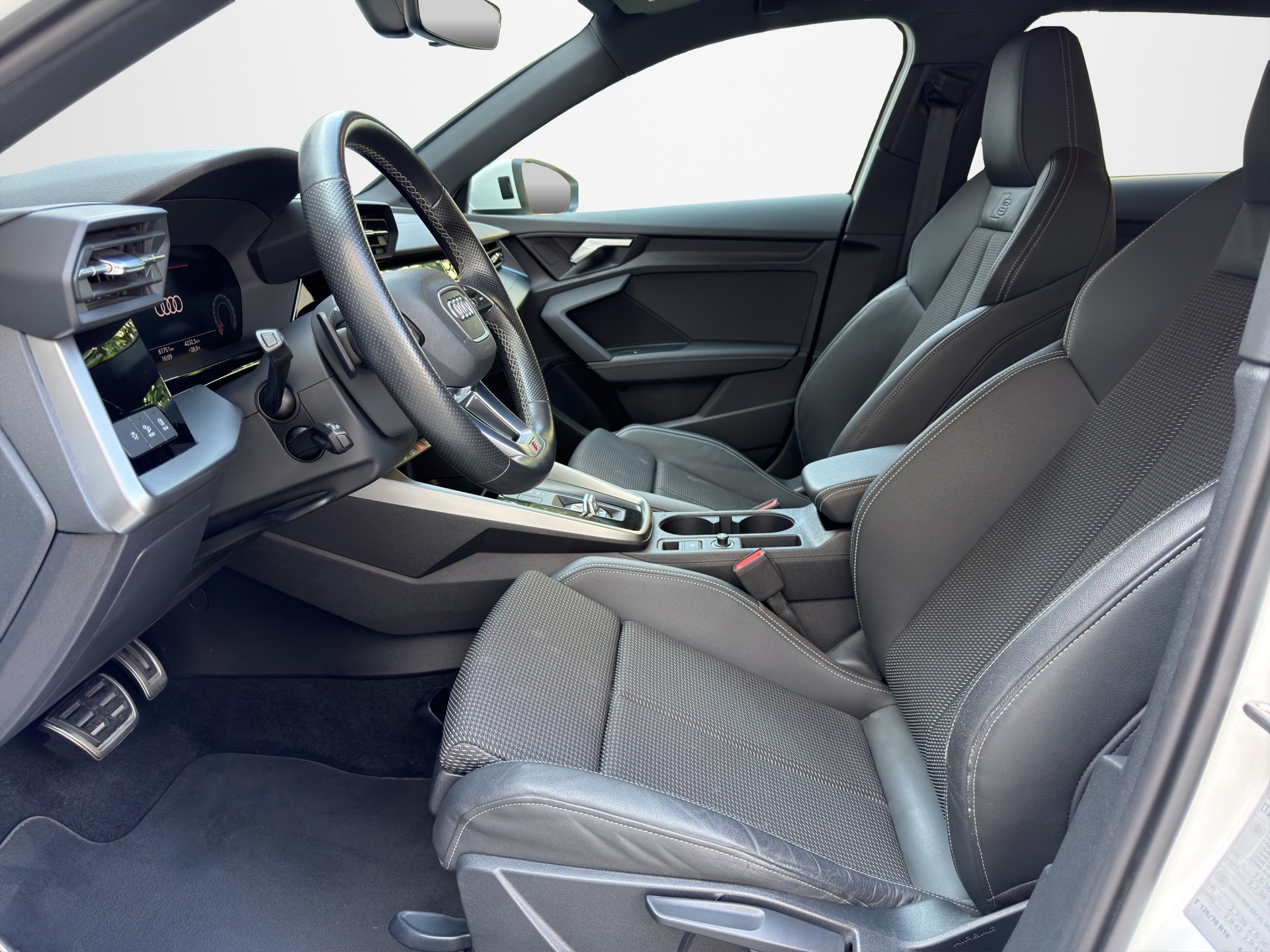 AUDI A3 Sportback 35 TFSI Attraction S-tronic-image-8