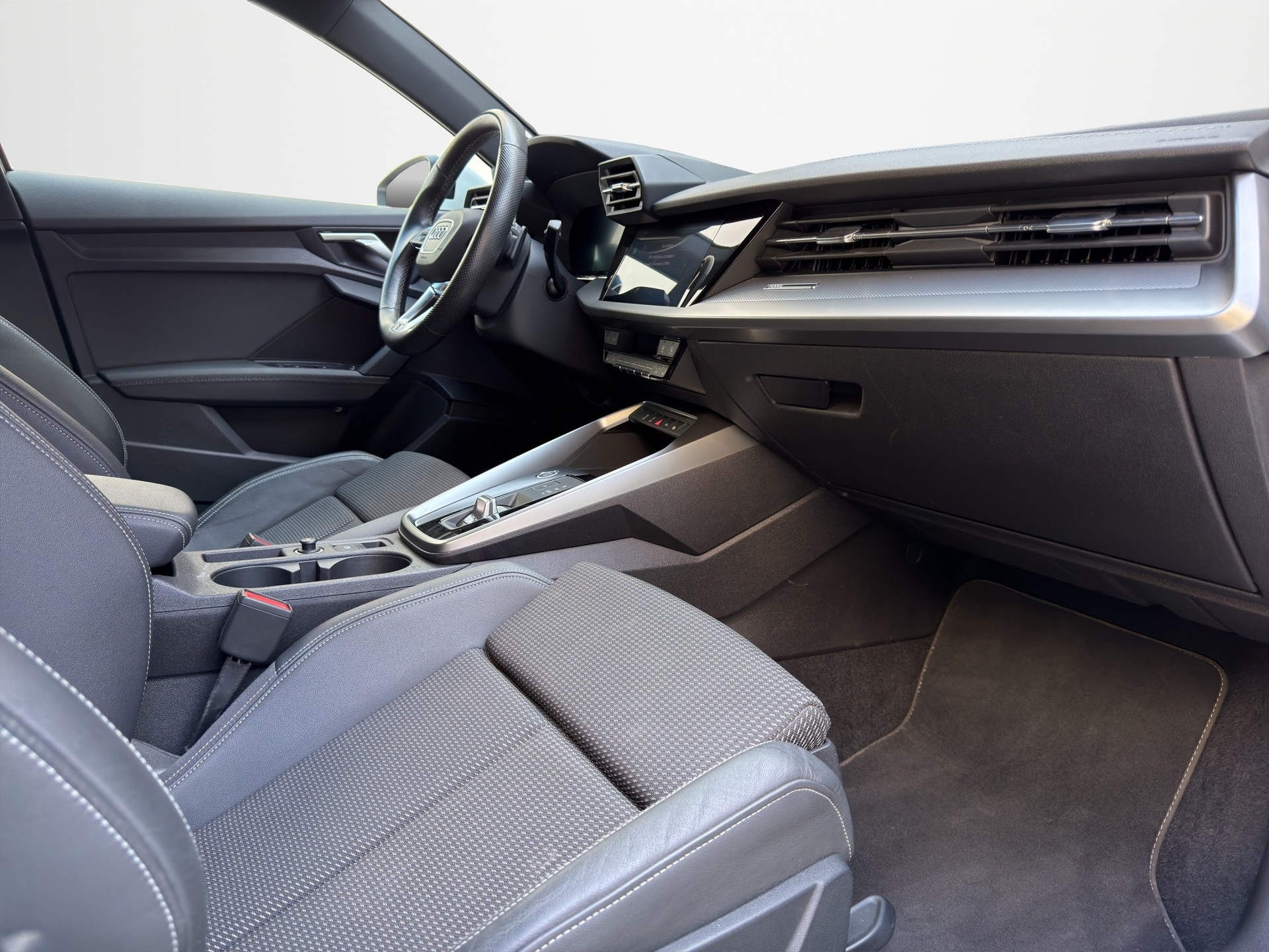 AUDI A3 Sportback 35 TFSI Attraction S-tronic-image-9