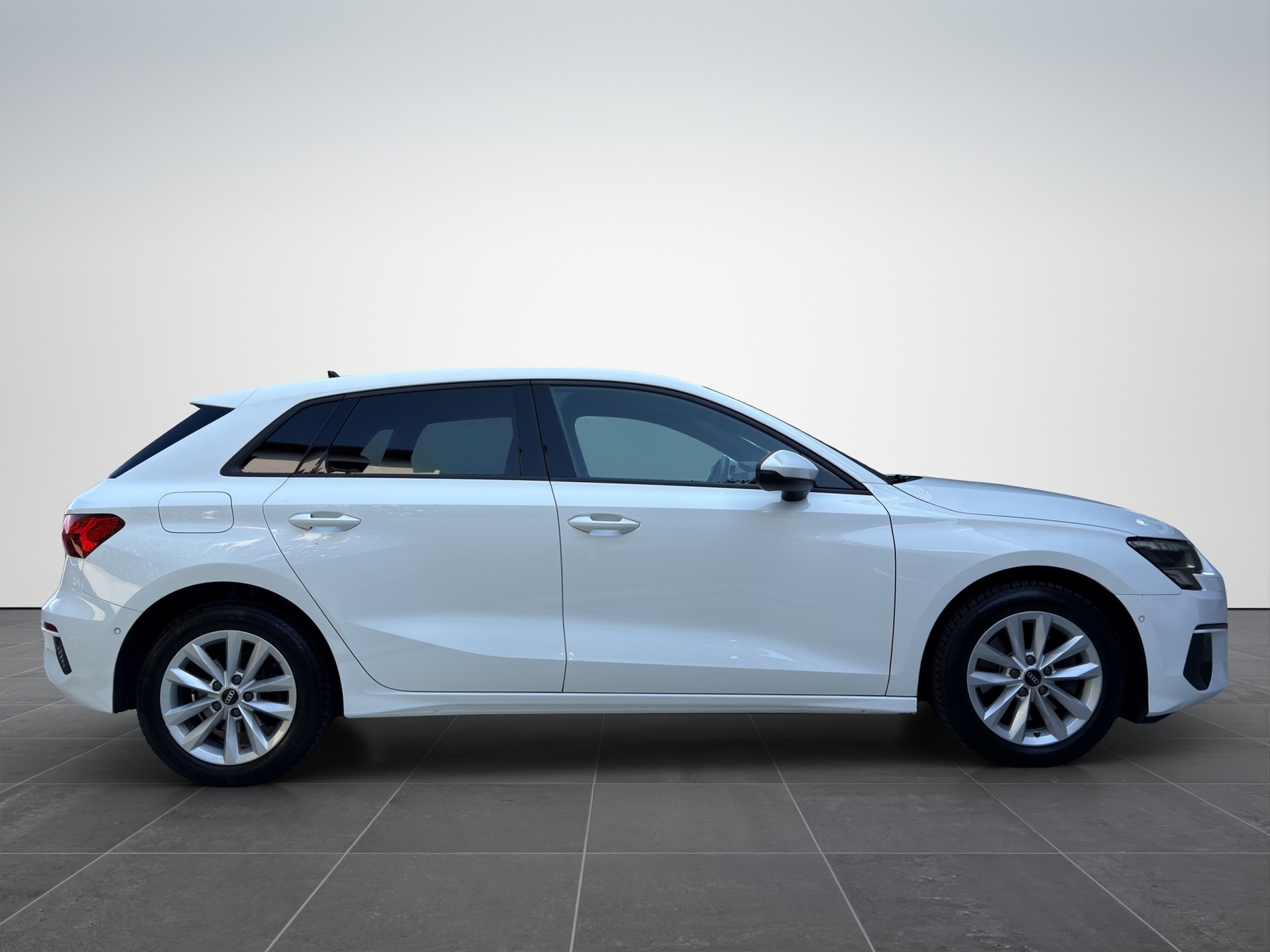 AUDI A3 Sportback 35 TFSI Attraction S-tronic-image-6