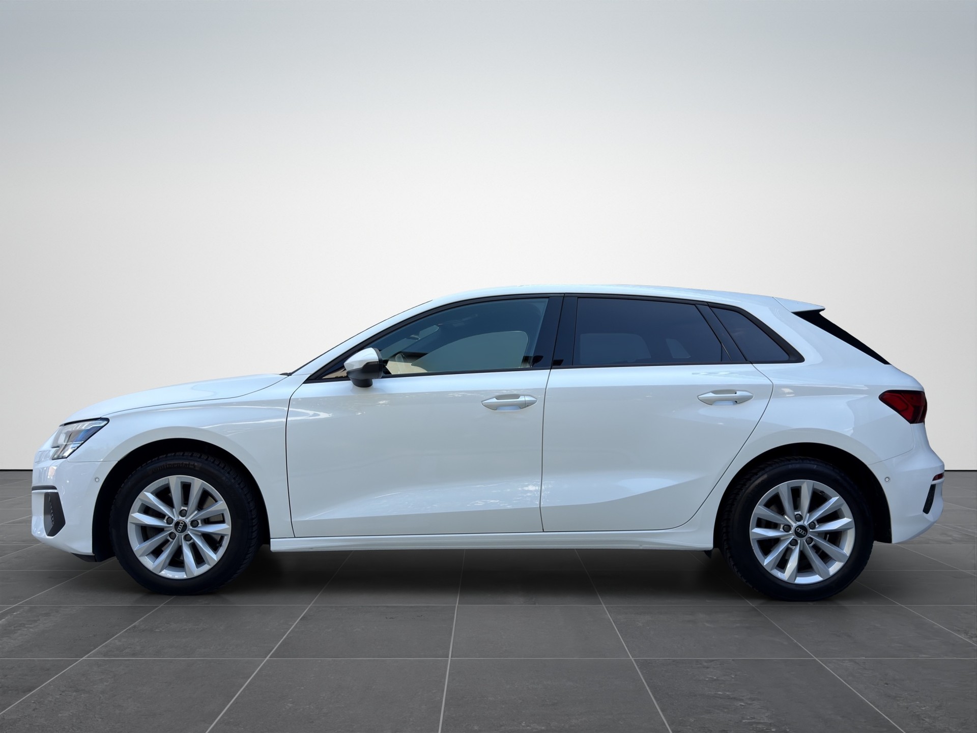 AUDI A3 Sportback 35 TFSI Attraction S-tronic-image-2