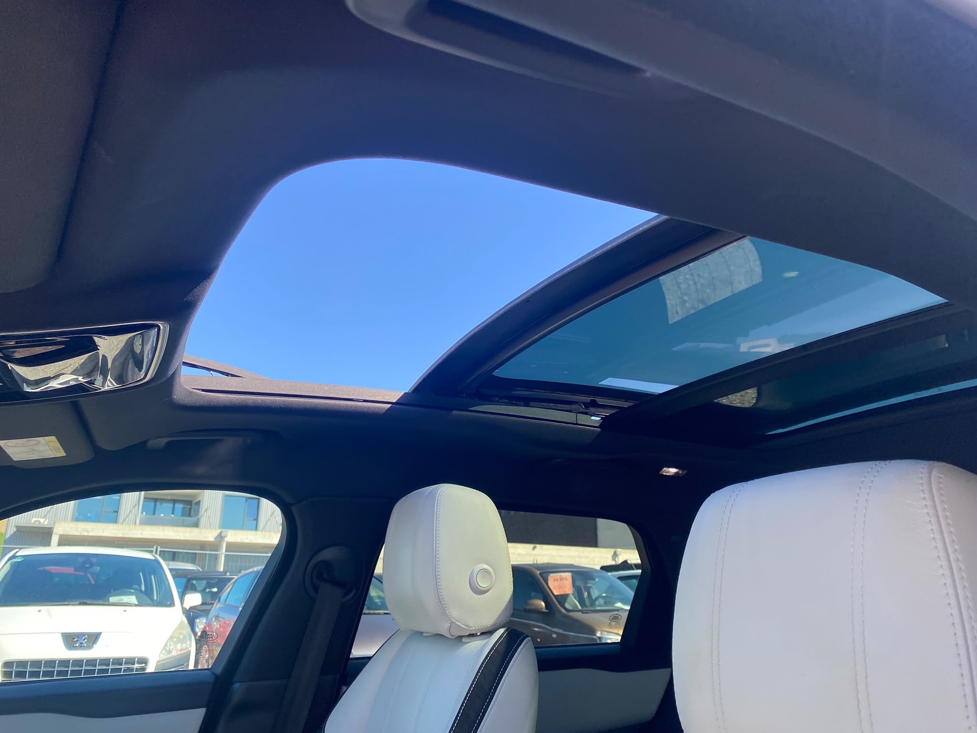 LAND ROVER Range Rover Velar D 240 SE Automatic-image-14