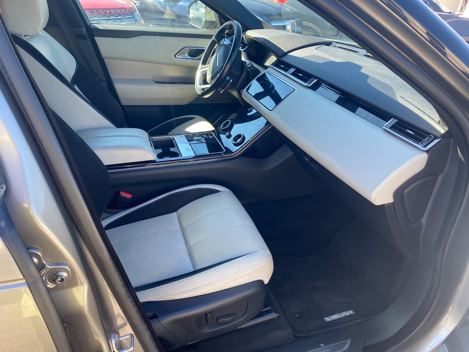 LAND ROVER Range Rover Velar D 240 SE Automatic-image-10