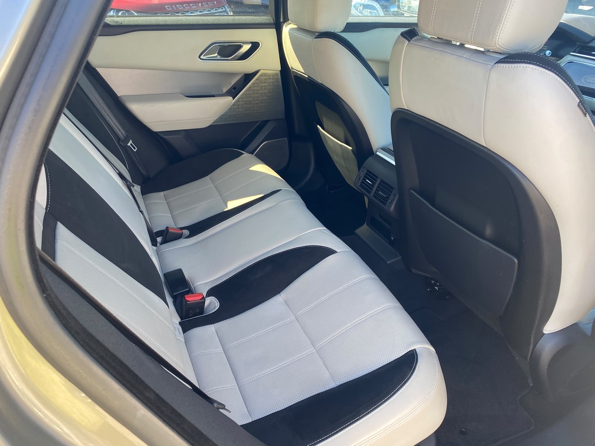 LAND ROVER Range Rover Velar D 240 SE Automatic-image-13