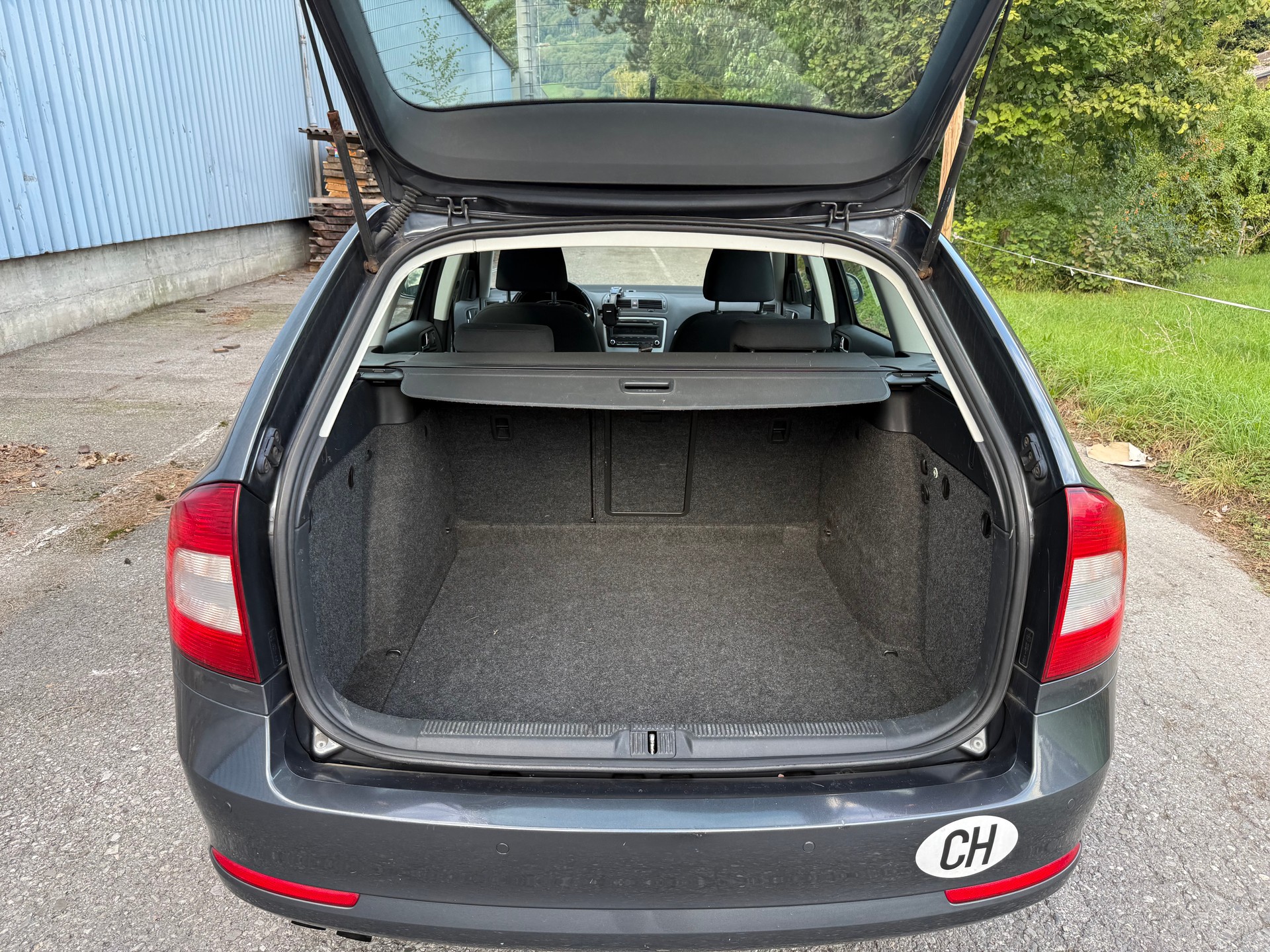 SKODA Octavia Combi 2.0 TDI Ambiente DSG-image-6