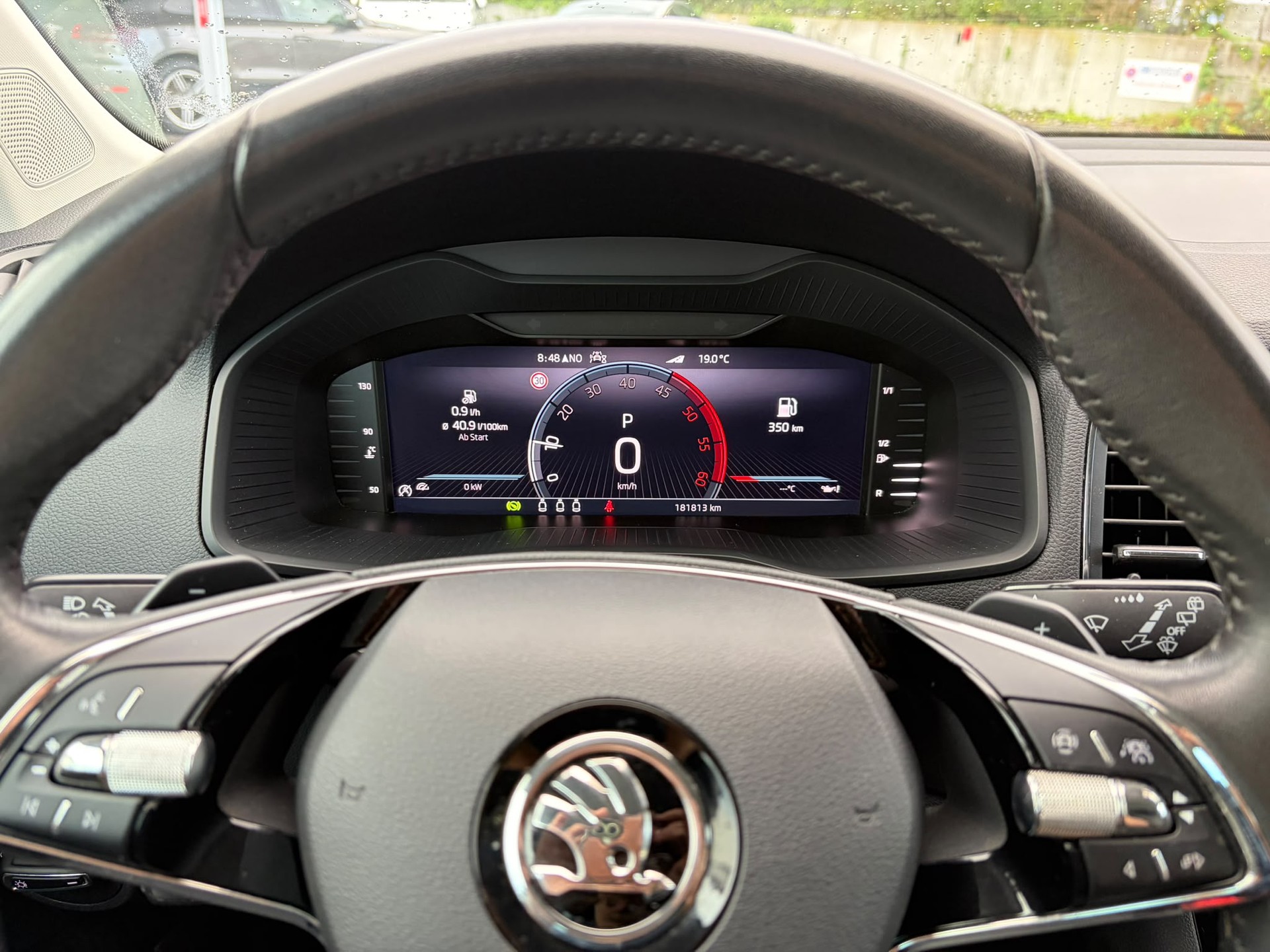 SKODA Karoq 2.0 TDI CR Style 4x4 DSG-image-10