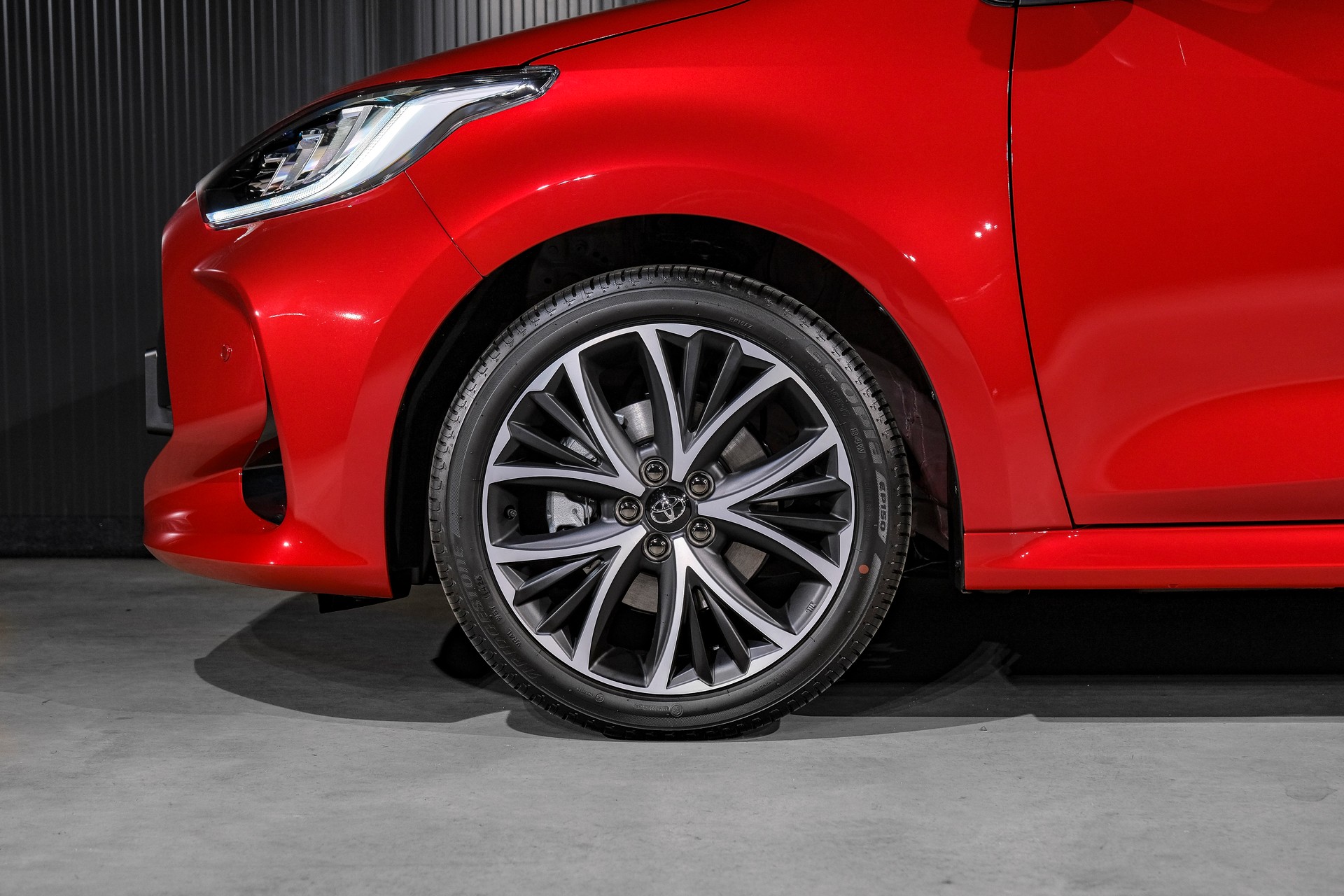 TOYOTA Yaris 1.5 e-CVT-image-23