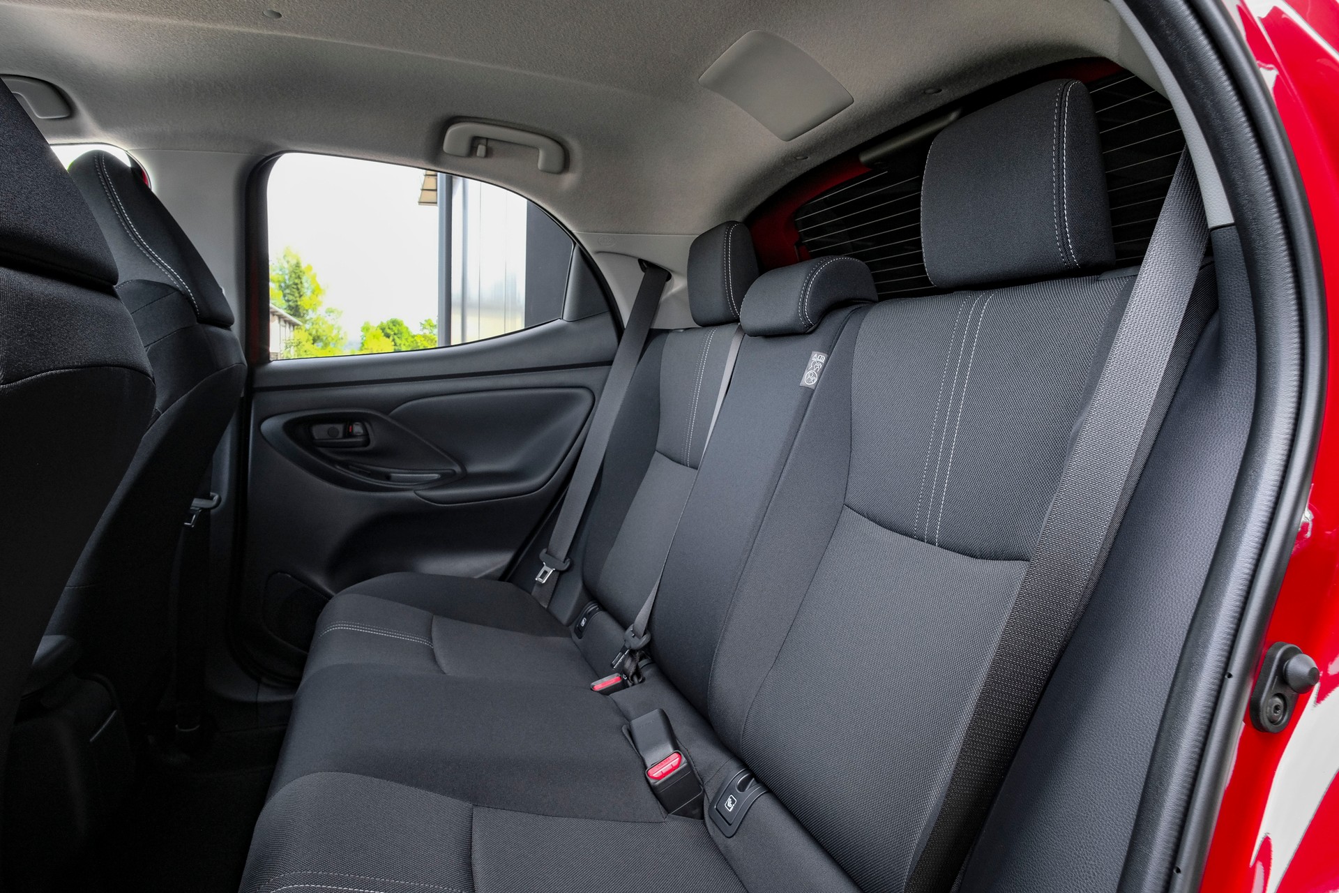 TOYOTA Yaris 1.5 e-CVT-image-11