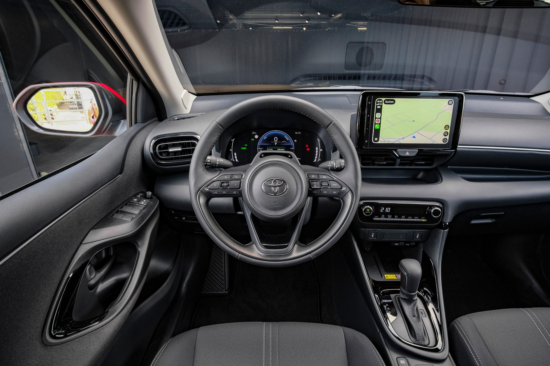 TOYOTA Yaris 1.5 e-CVT-image-15
