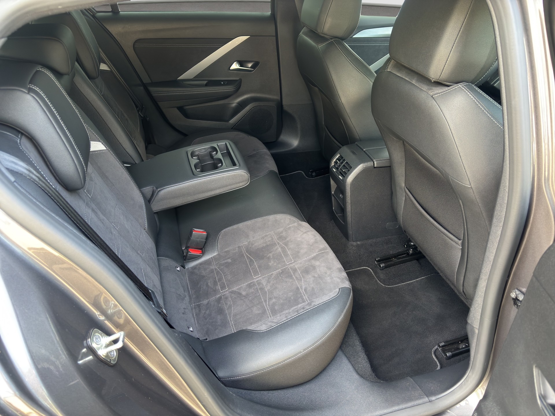 OPEL Astra 1.6 PHEV Turbo Swiss Plus A-image-14