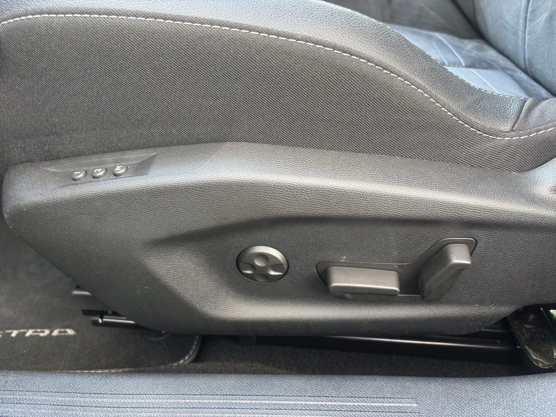 OPEL Astra 1.6 PHEV Turbo Swiss Plus A-image-10