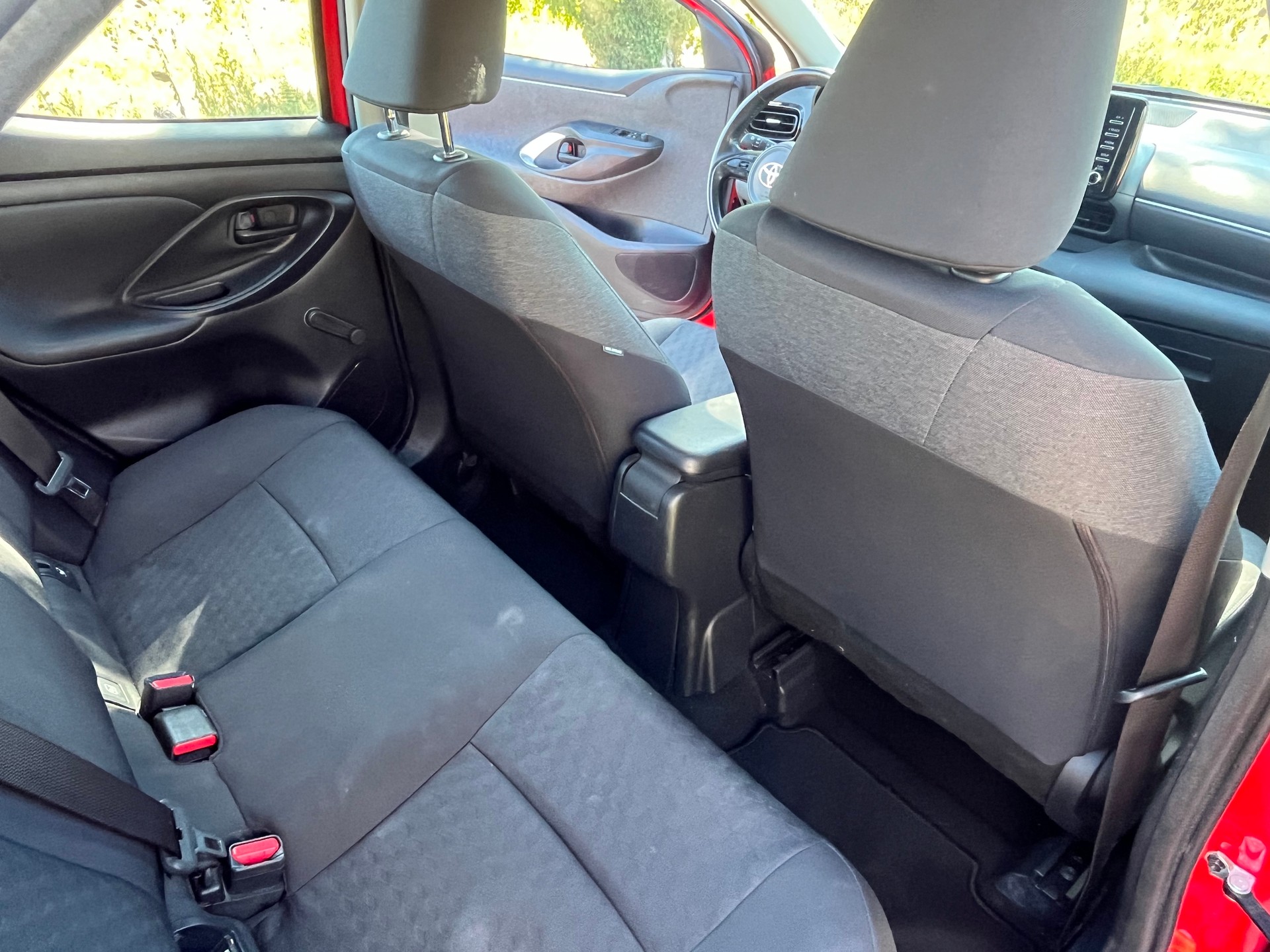 TOYOTA Yaris 1.5 Active e-CVT-image-9