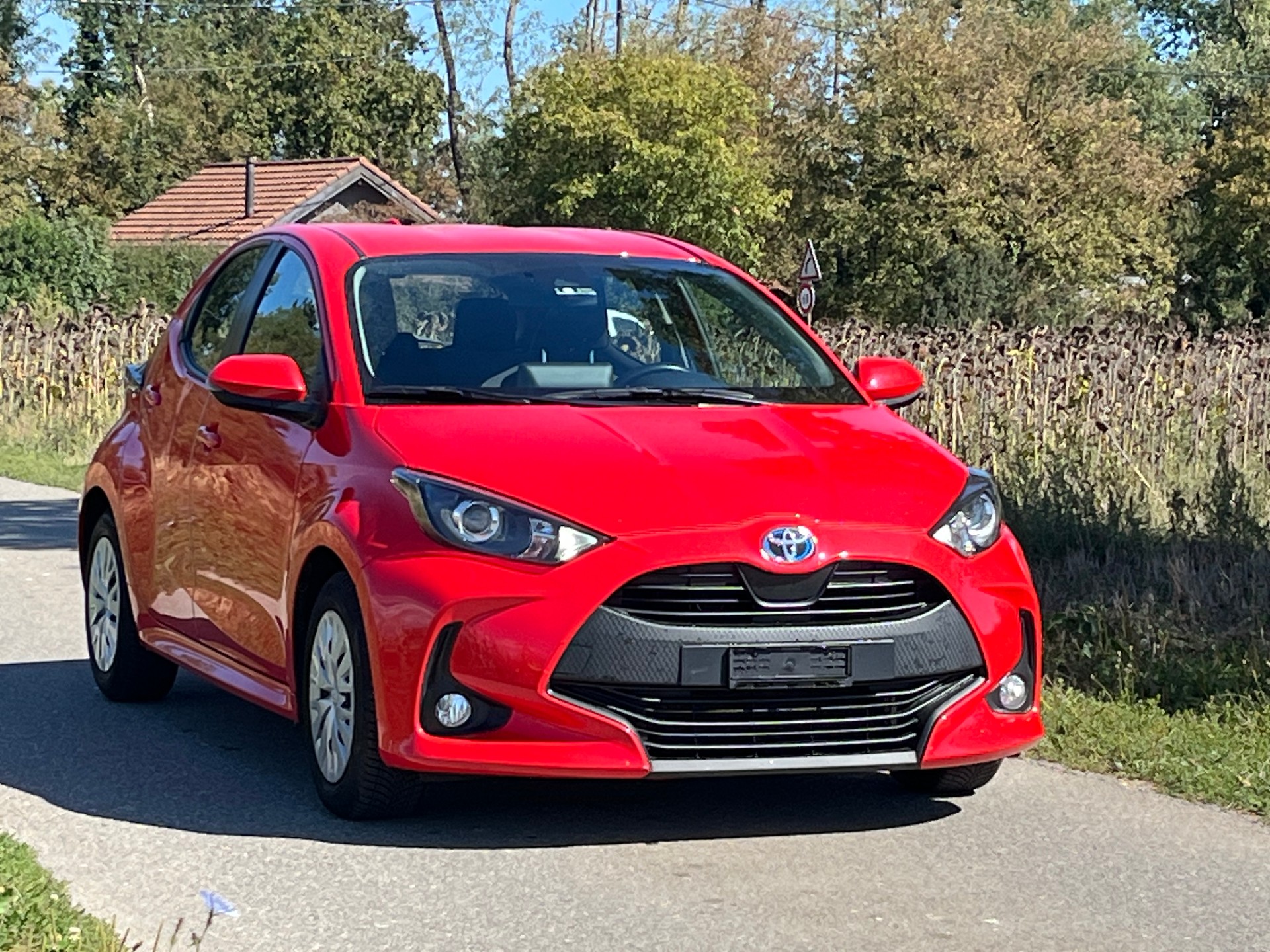 TOYOTA Yaris 1.5 Active e-CVT-image-1
