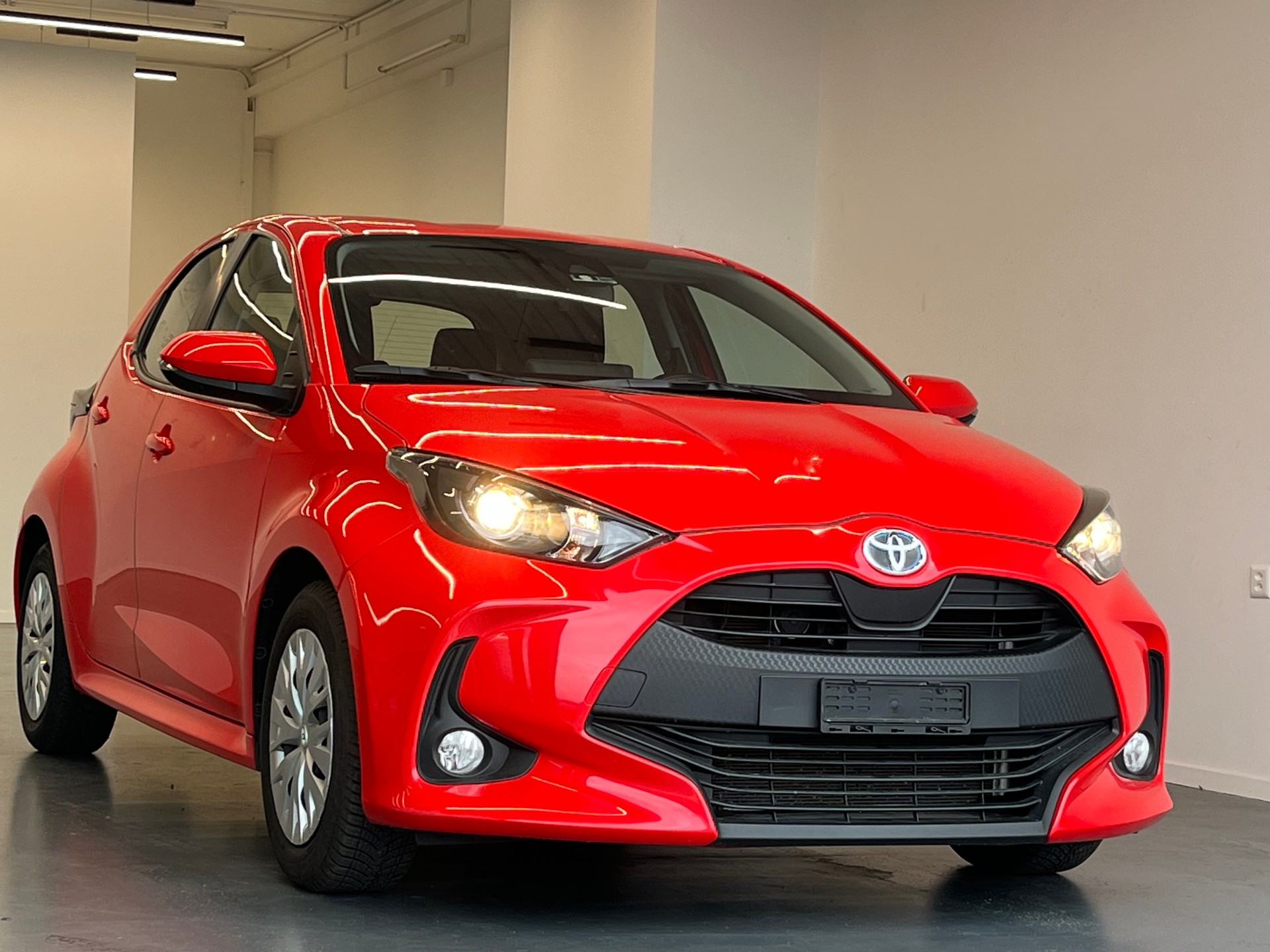 TOYOTA Yaris 1.5 Active e-CVT-showroom-element-2