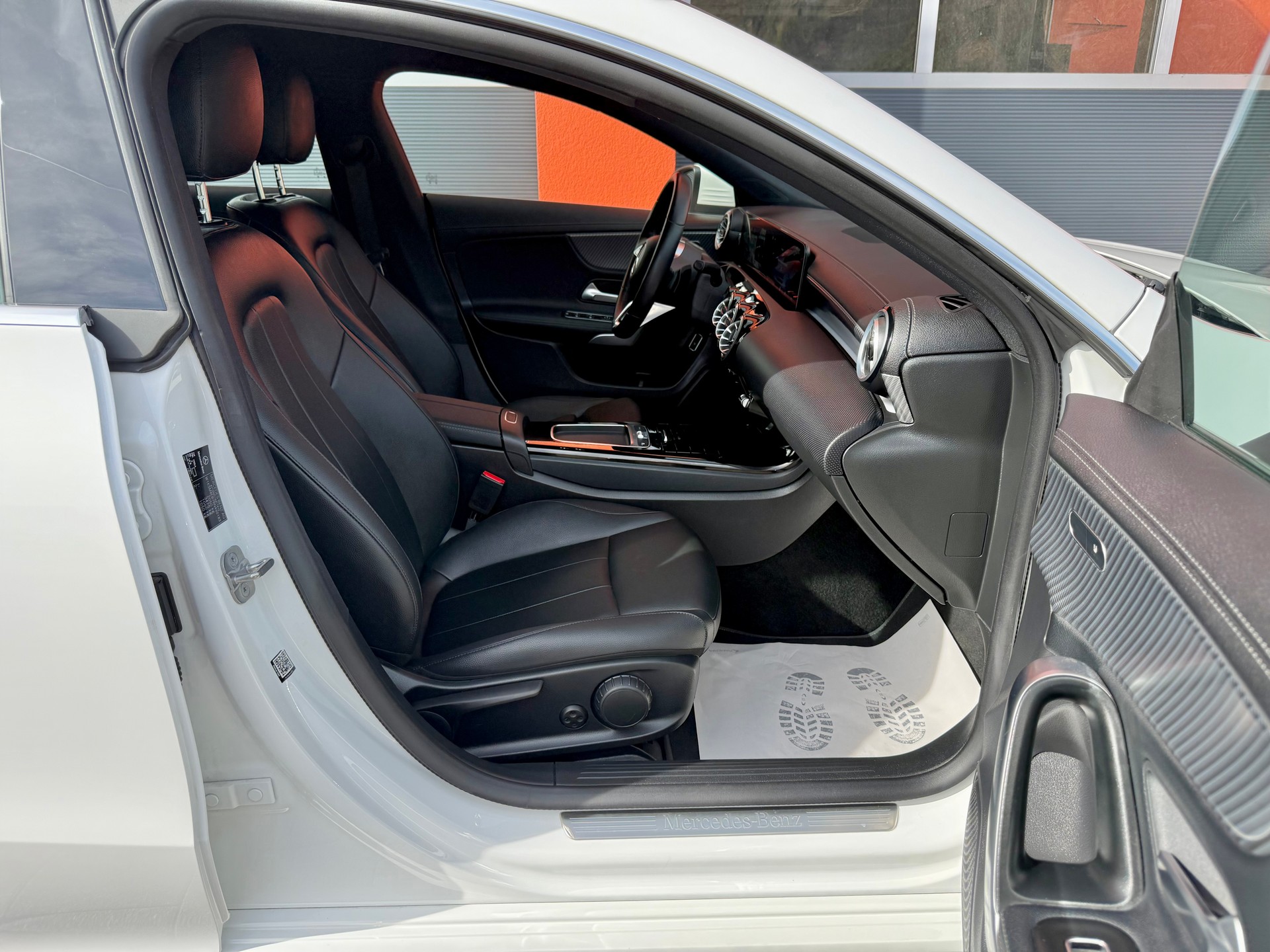 MERCEDES-BENZ CLA Shooting Brake 180 7G-DCT-image-10