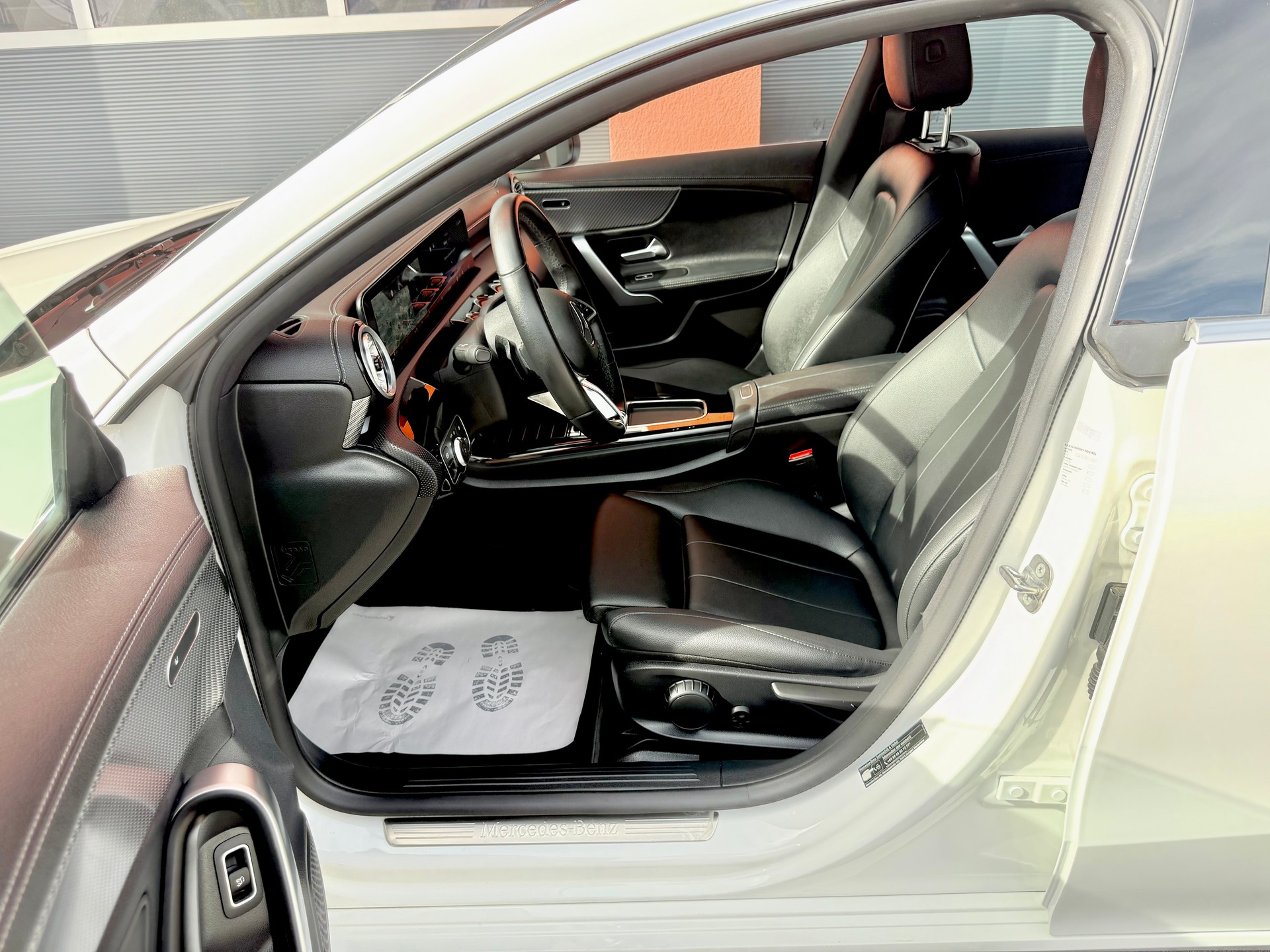 MERCEDES-BENZ CLA Shooting Brake 180 7G-DCT-image-9