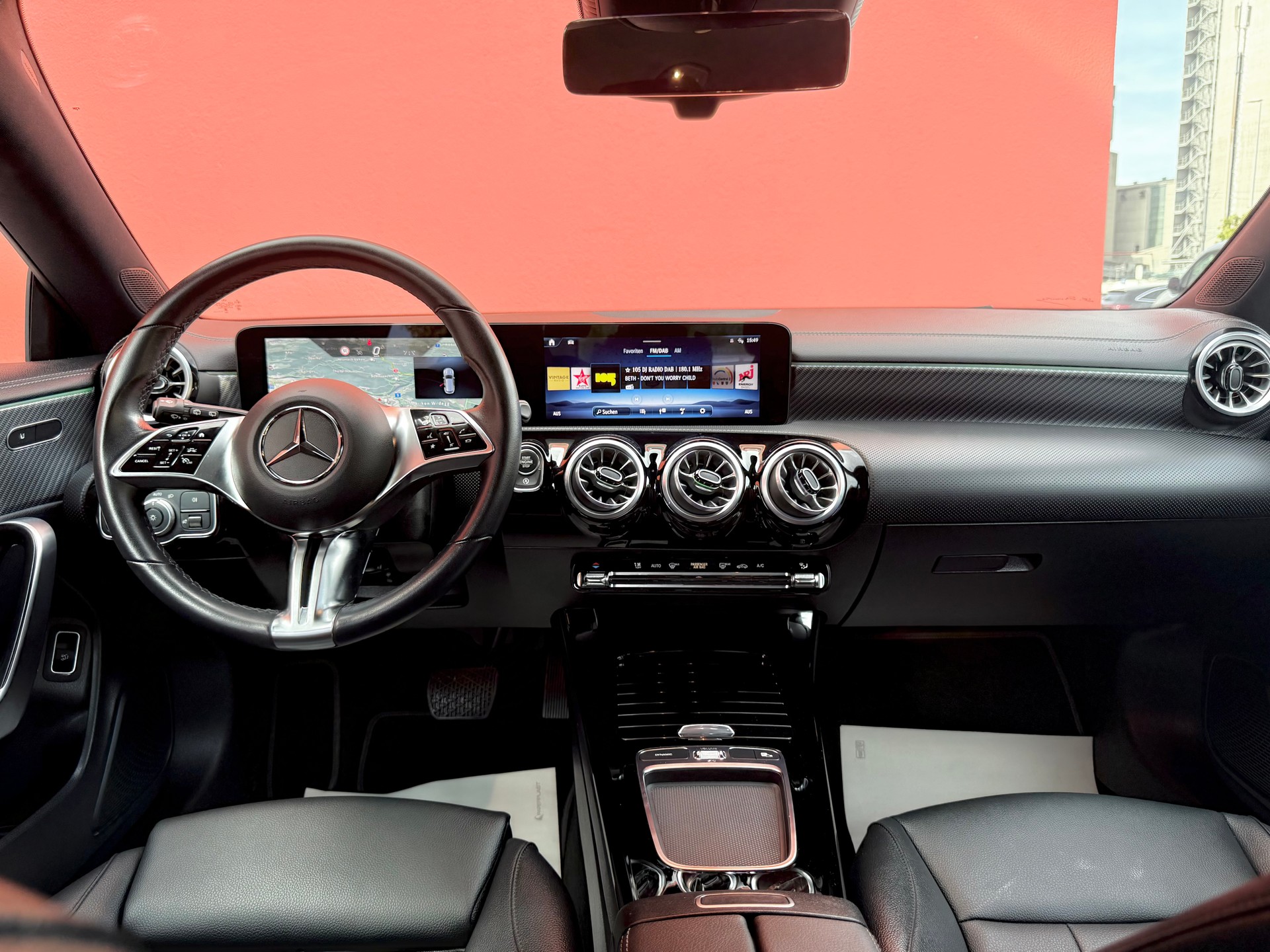 MERCEDES-BENZ CLA Shooting Brake 180 7G-DCT-image-5