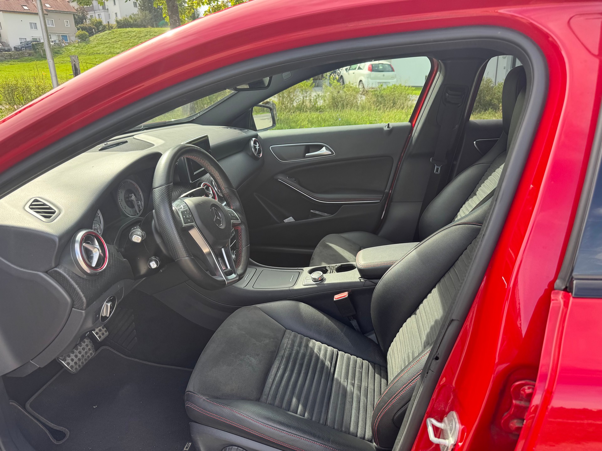 MERCEDES-BENZ A 200 AMG Line-image-3