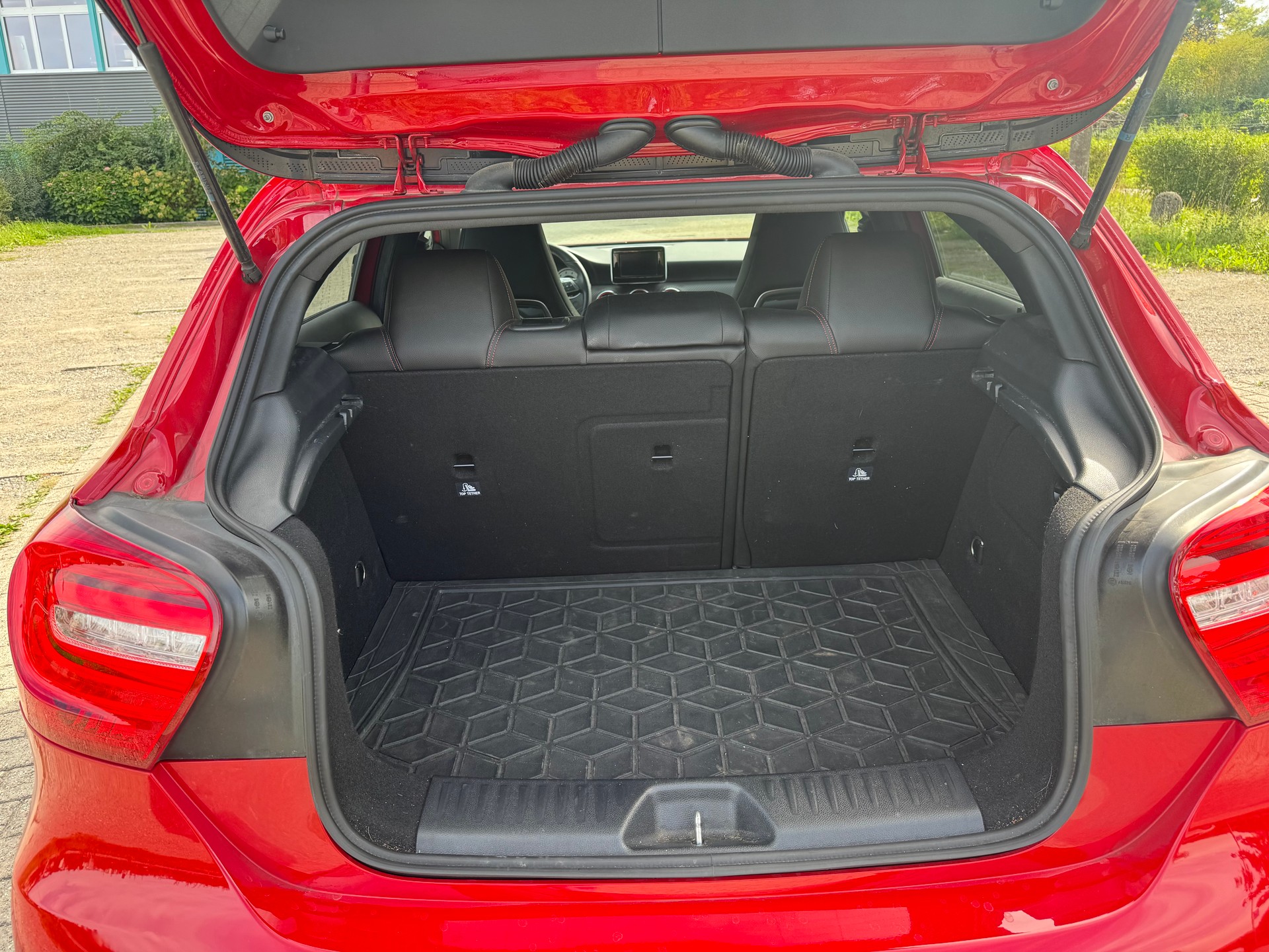 MERCEDES-BENZ A 200 AMG Line-image-5