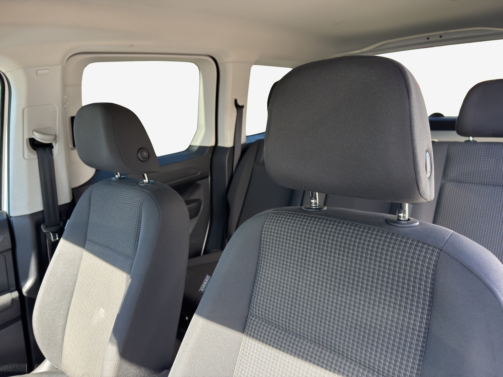 VW Caddy 2.0 TDI-image-8