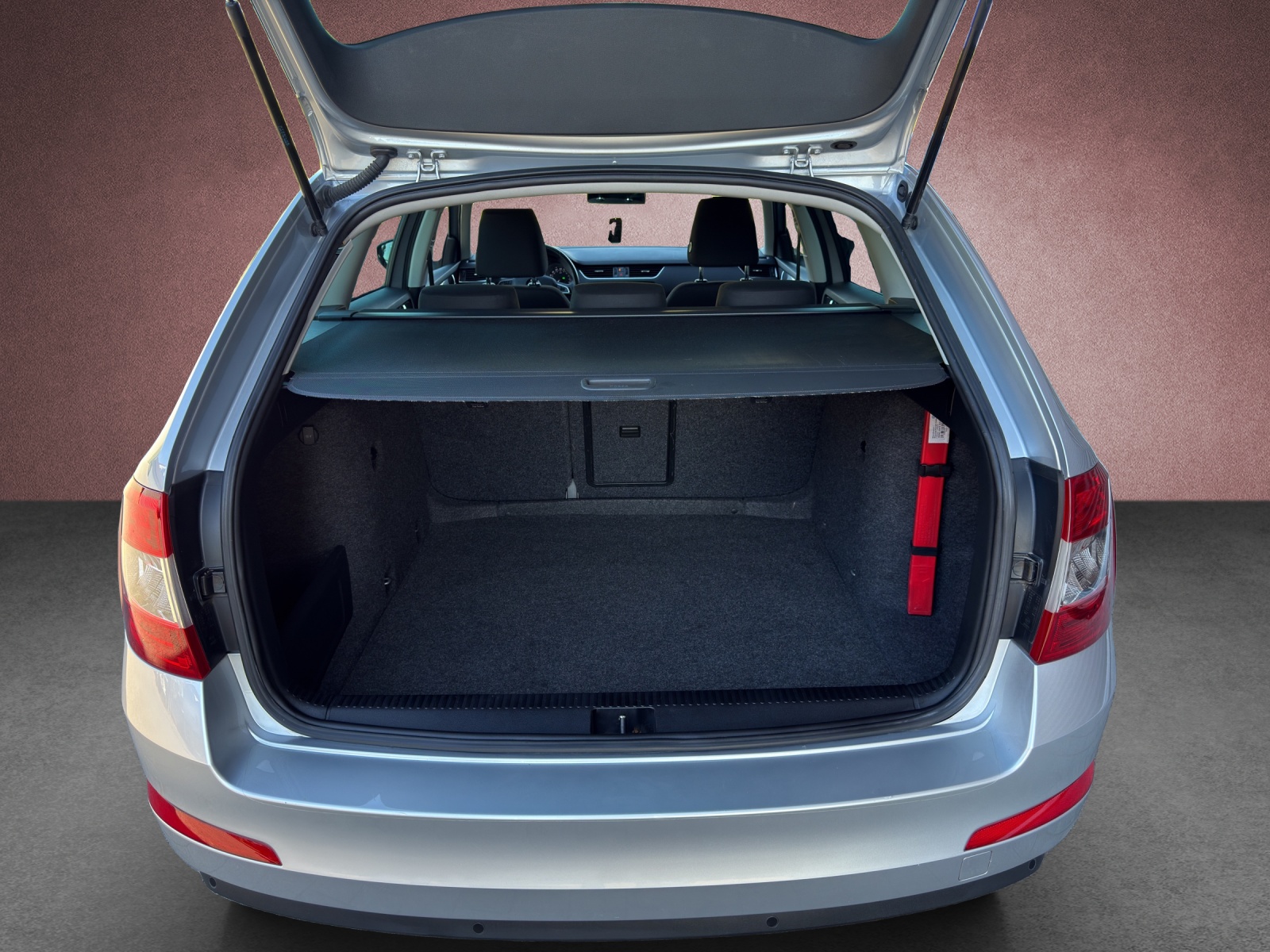 SKODA Octavia Combi 1.4 TSI Ambition DSG-image-12
