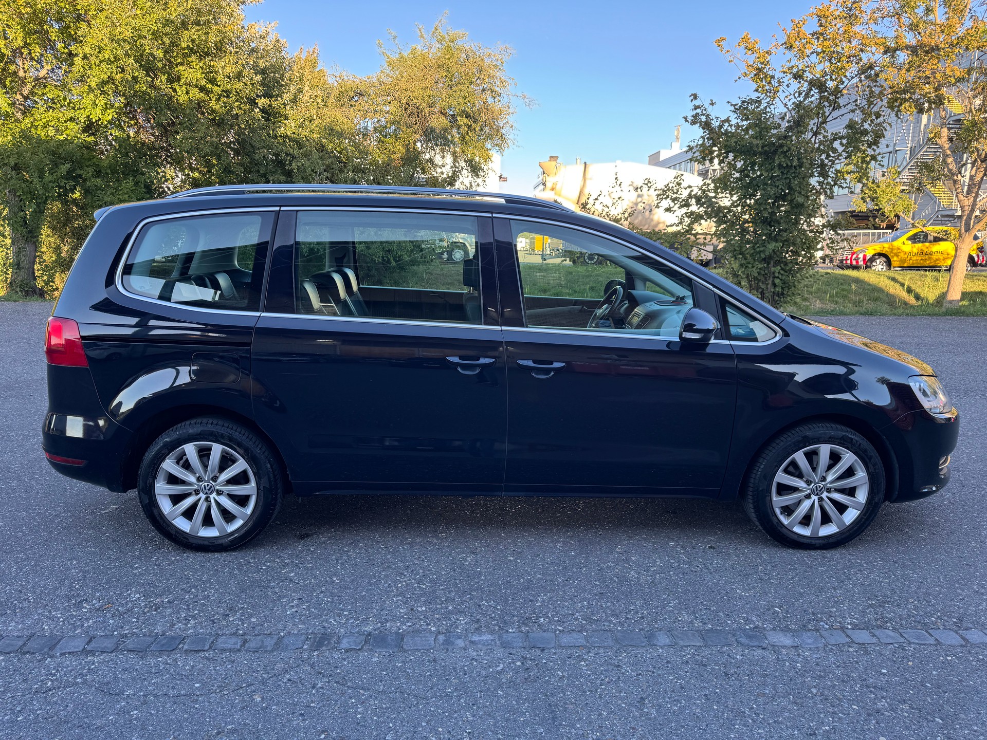 VW Sharan 2.0 TDI BlueMotion Technology Highline DSG-image-9