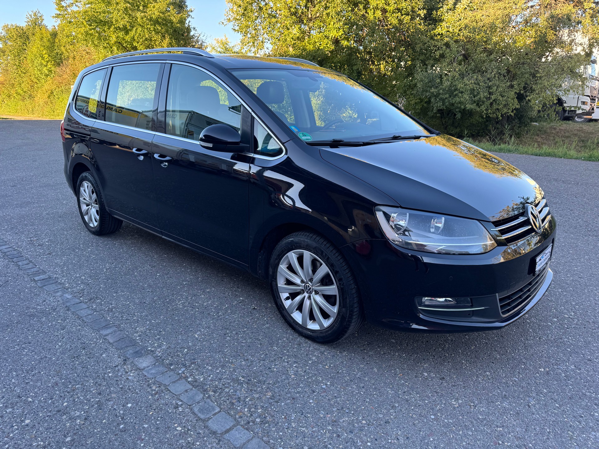 VW Sharan 2.0 TDI BlueMotion Technology Highline DSG-image-1