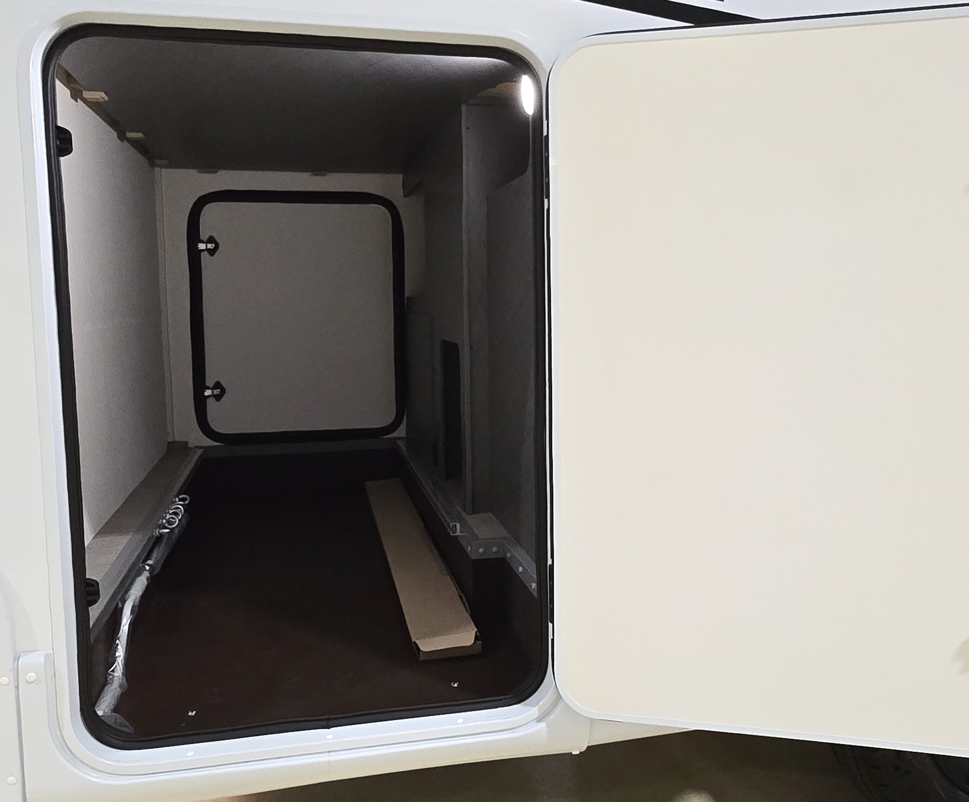 ETRUSCO V 6.6SF "Complete Selection" / Ford Transit 2.0EcoBlue 165PS- ACC-image-6
