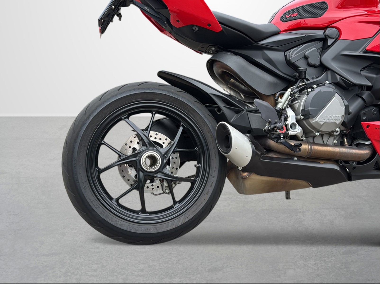 DUCATI Streetfighter V2-image-13