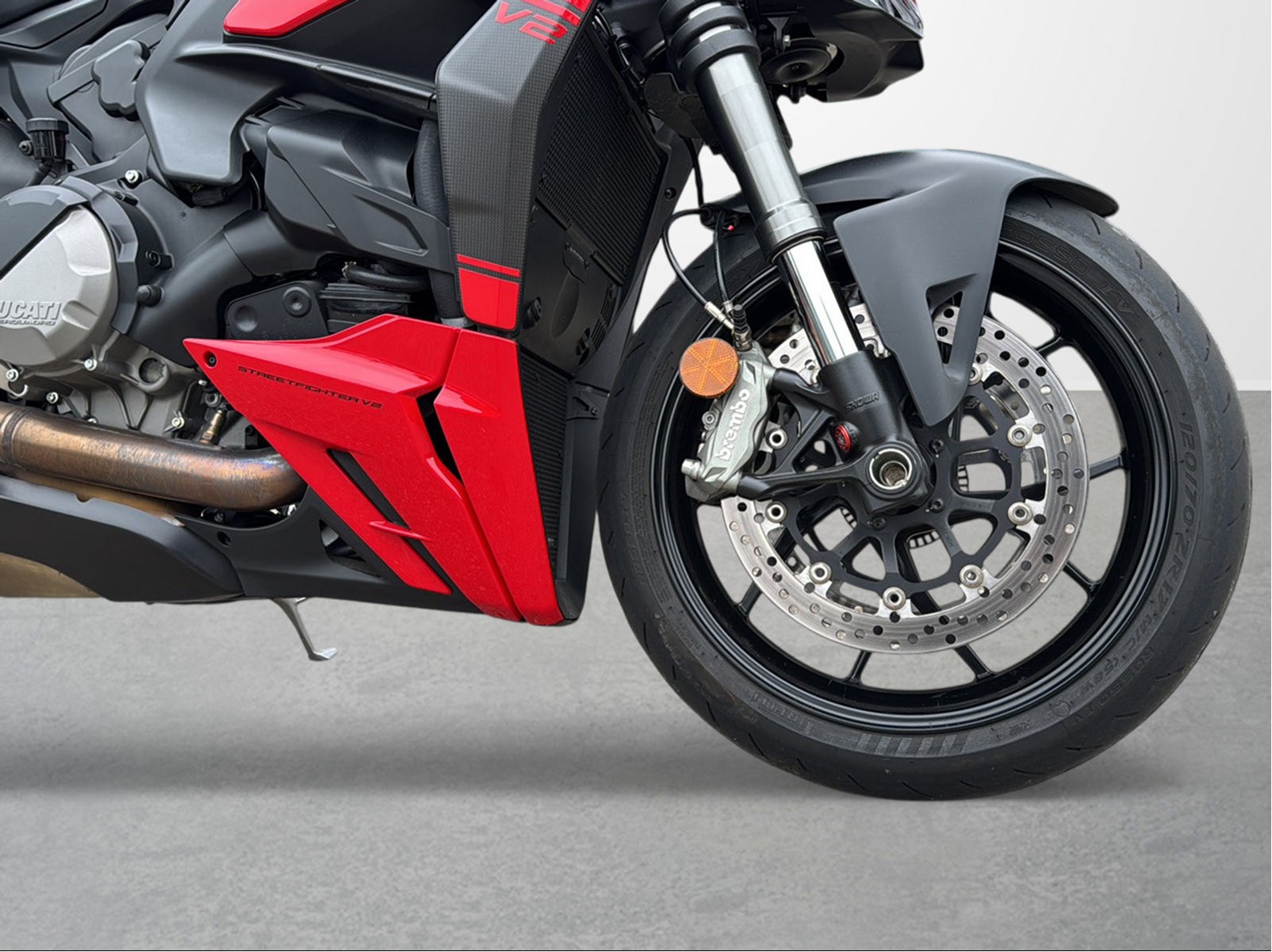 DUCATI Streetfighter V2-showroom-element-2