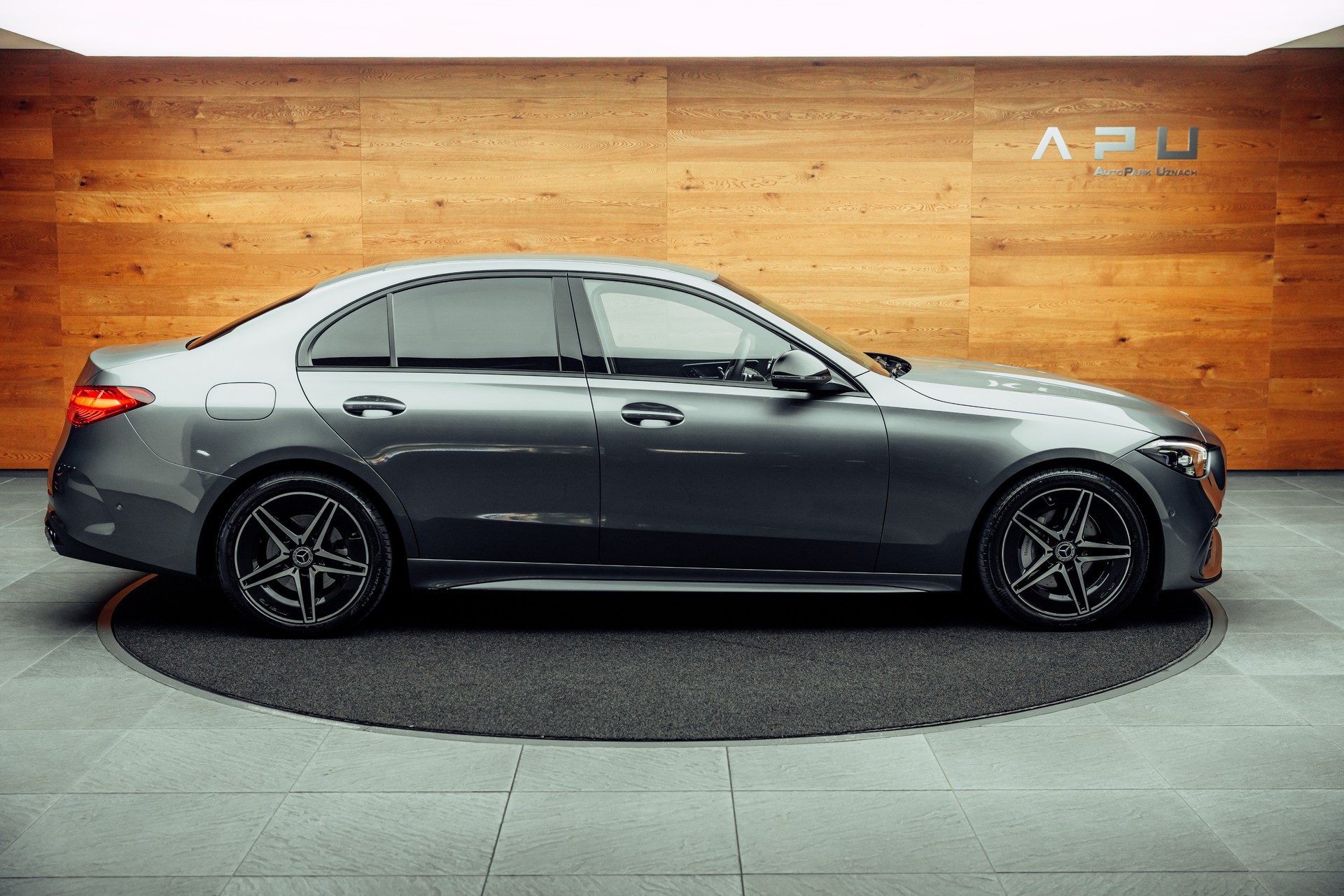 MERCEDES-BENZ C 300 4Matic AMG Line-showroom-element-1