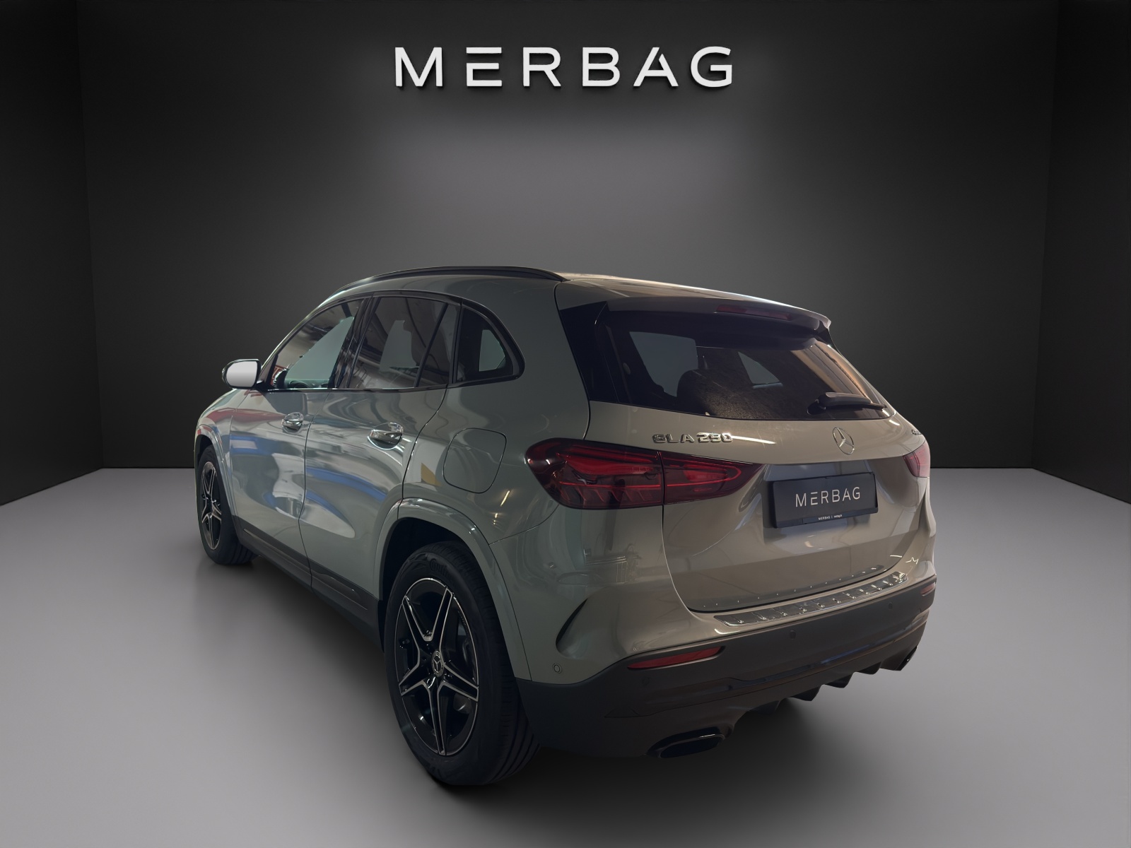 MERCEDES-BENZ GLA 250 4Matic 8G-DCT Swiss Star-image-2