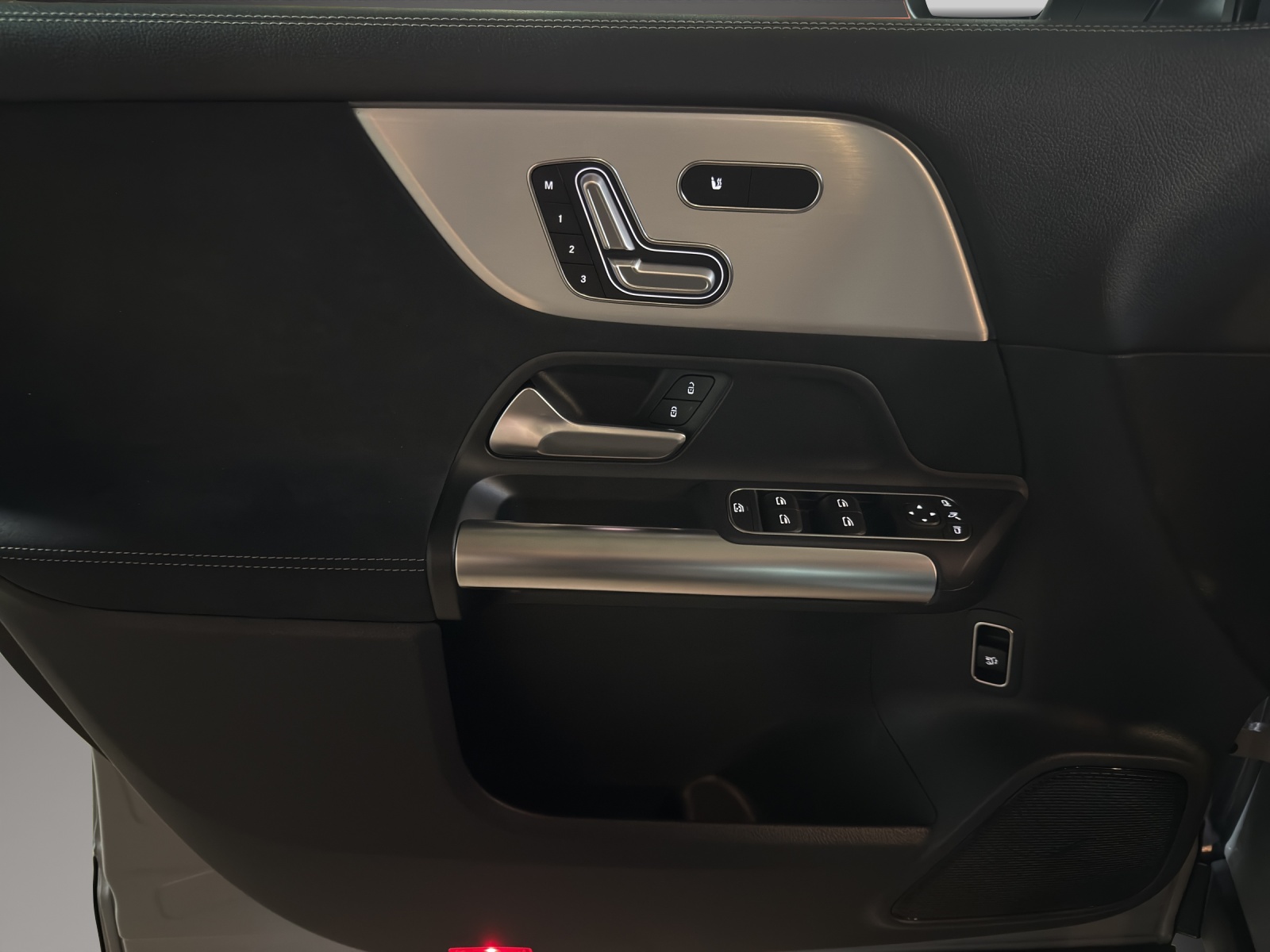MERCEDES-BENZ GLA 250 4Matic 8G-DCT Swiss Star-image-12