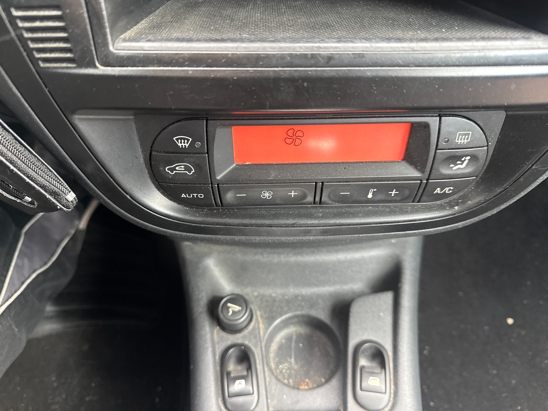 CITROEN C3 Pluriel 1.6i 16V-image-9