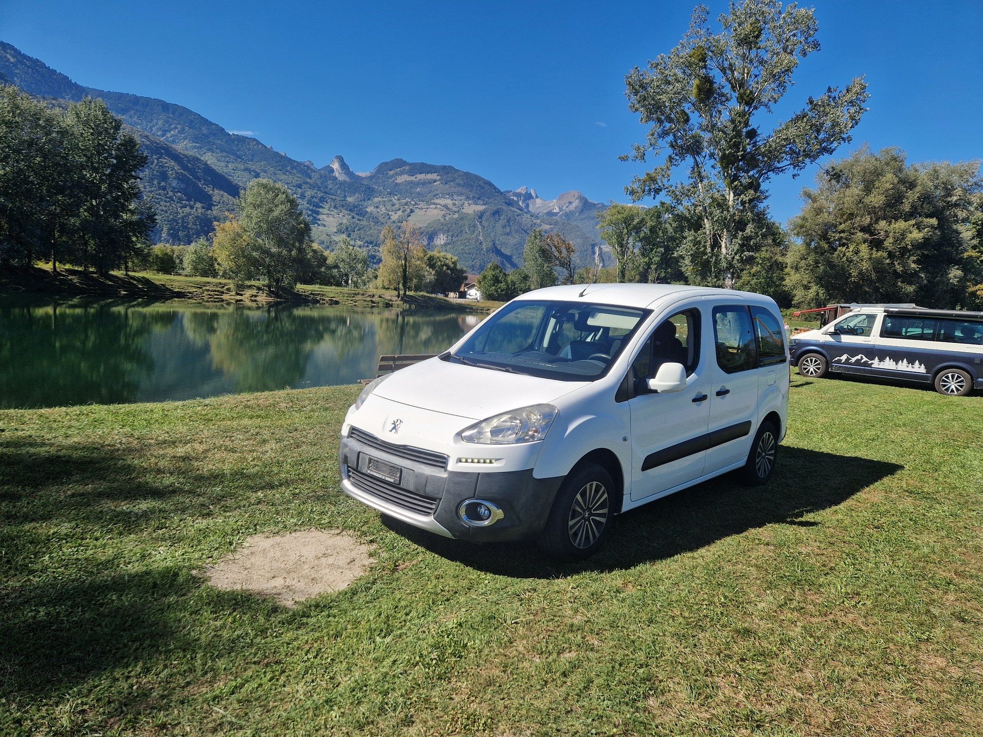 PEUGEOT Partner 1.6 e-HDI Family-image-0