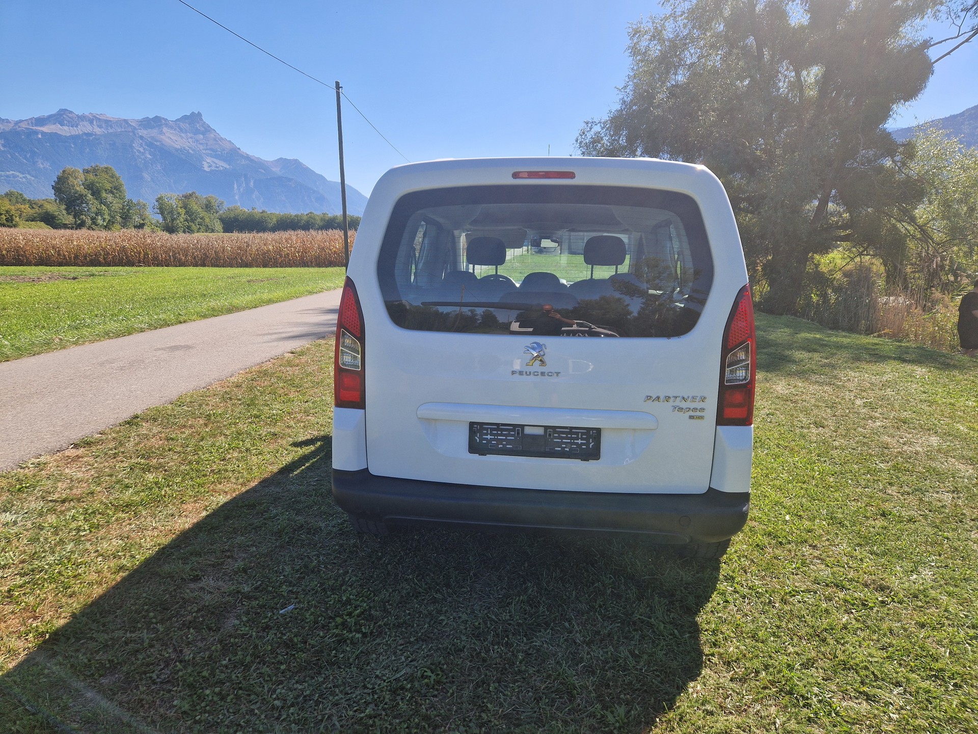 PEUGEOT Partner 1.6 e-HDI Family-image-4