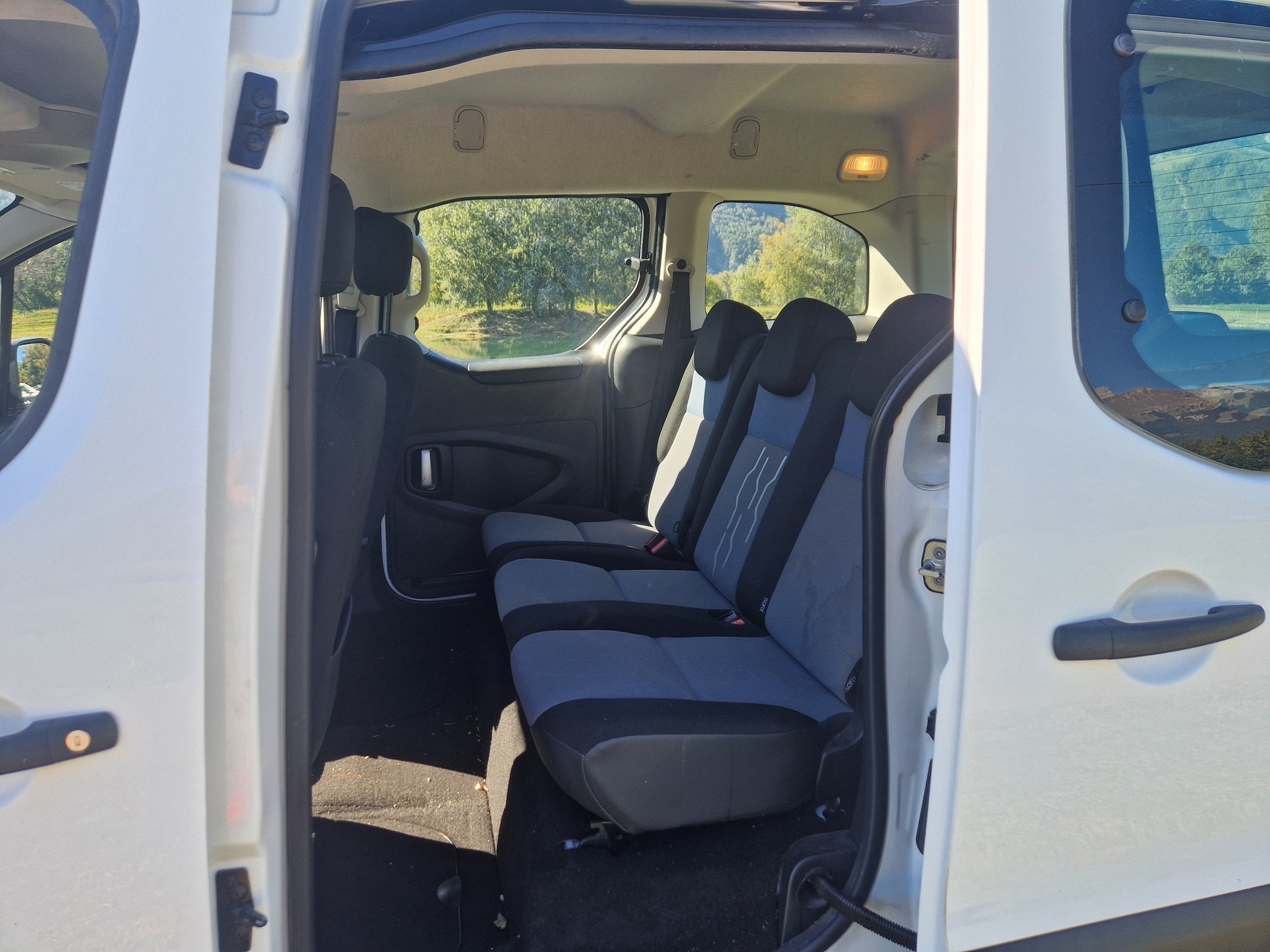 PEUGEOT Partner 1.6 e-HDI Family-image-6