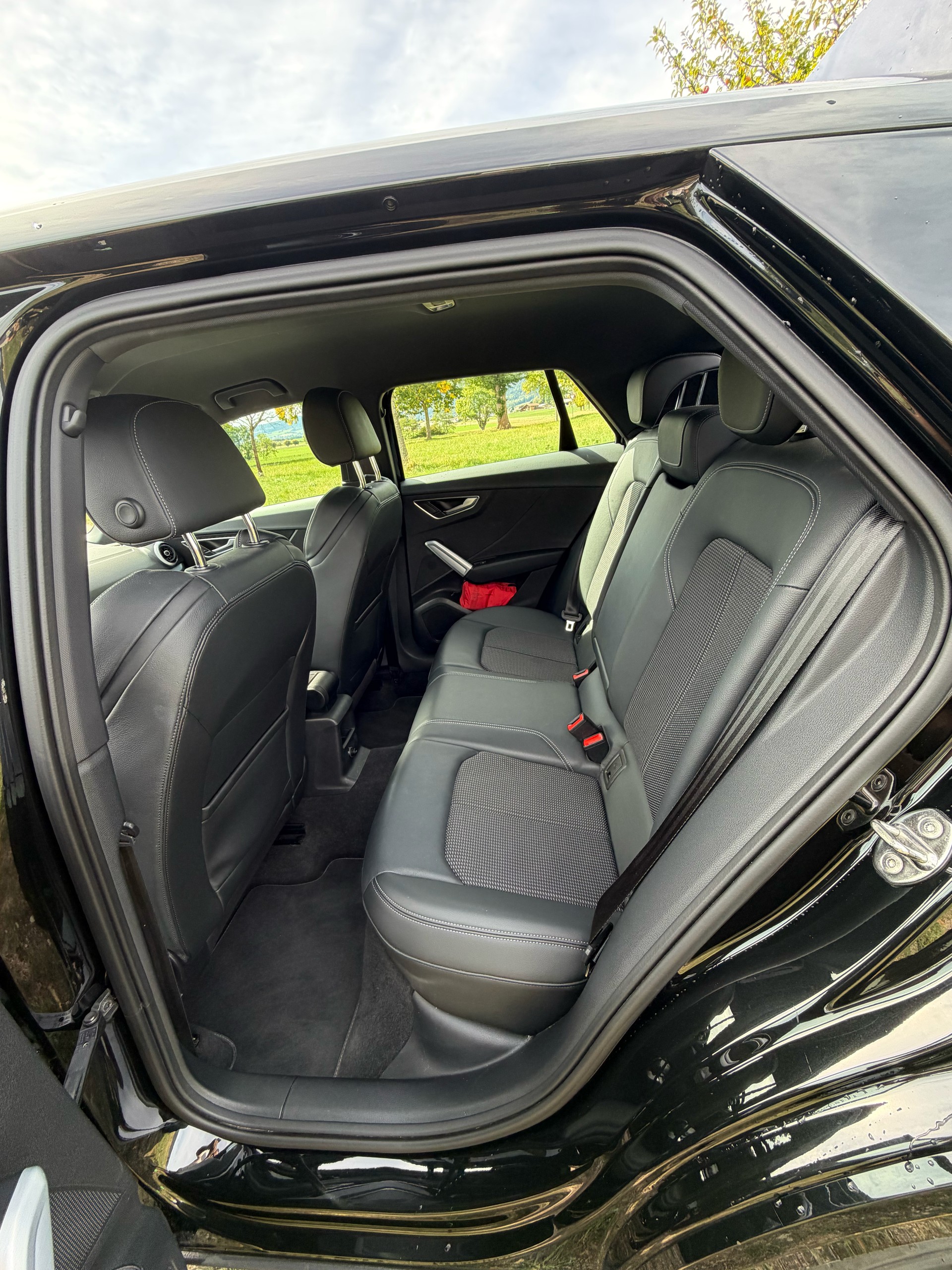 AUDI 2.0 40 TFSI S Line Attraction quattro S-Tronic-image-4