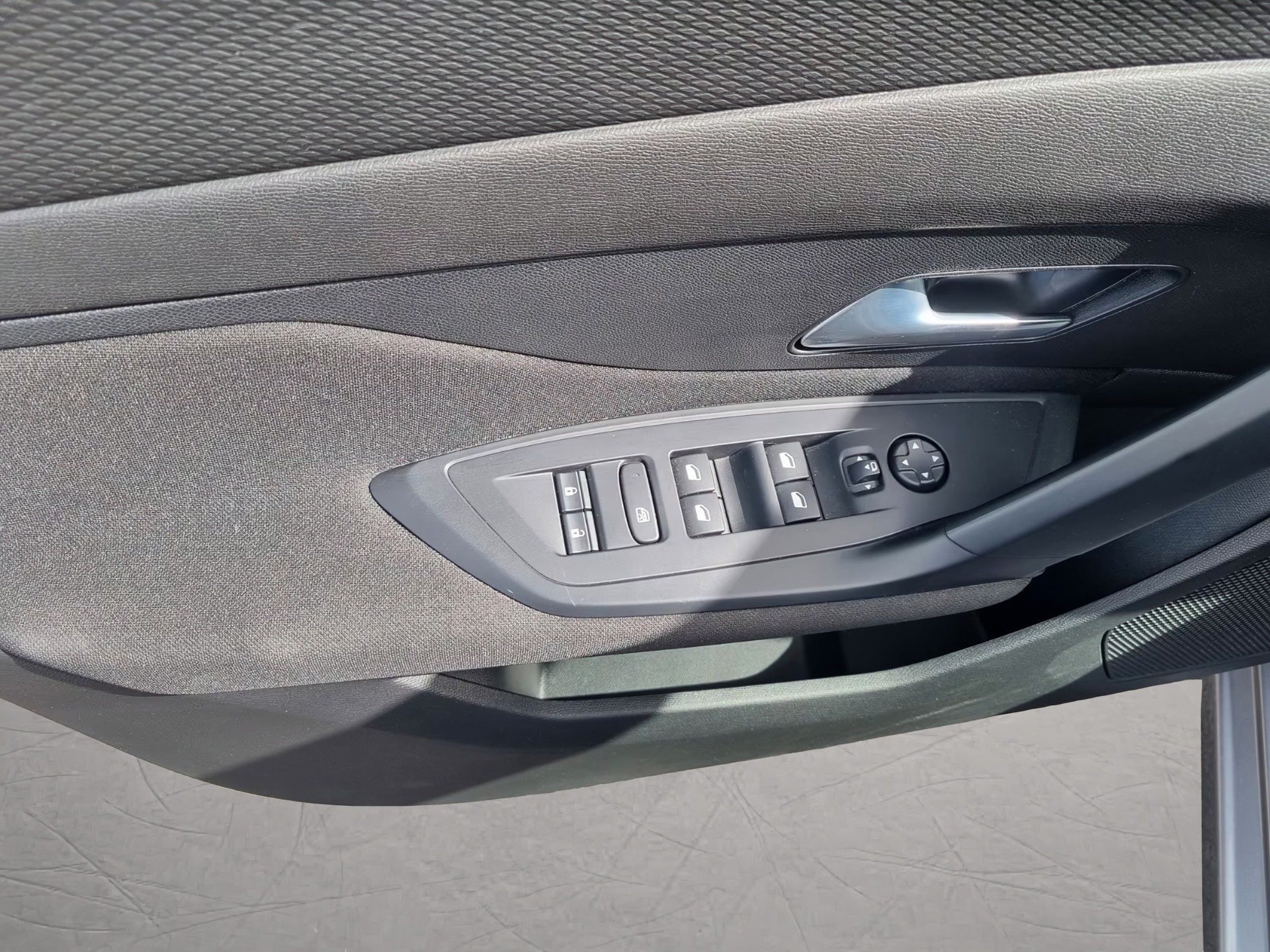 PEUGEOT 308 SW 1.2 Hybrid Style-image-20