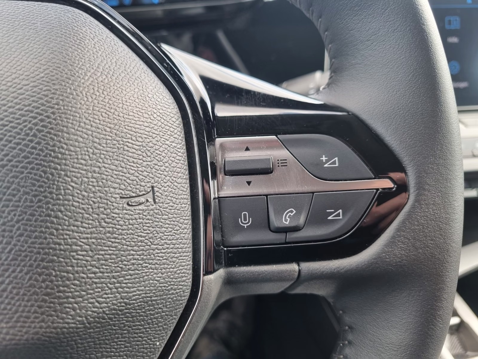 PEUGEOT 308 SW 1.2 Hybrid Style-image-25