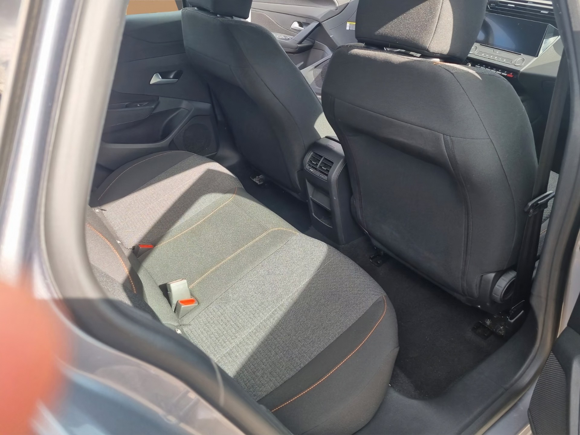 PEUGEOT 308 SW 1.2 Hybrid Style-image-10